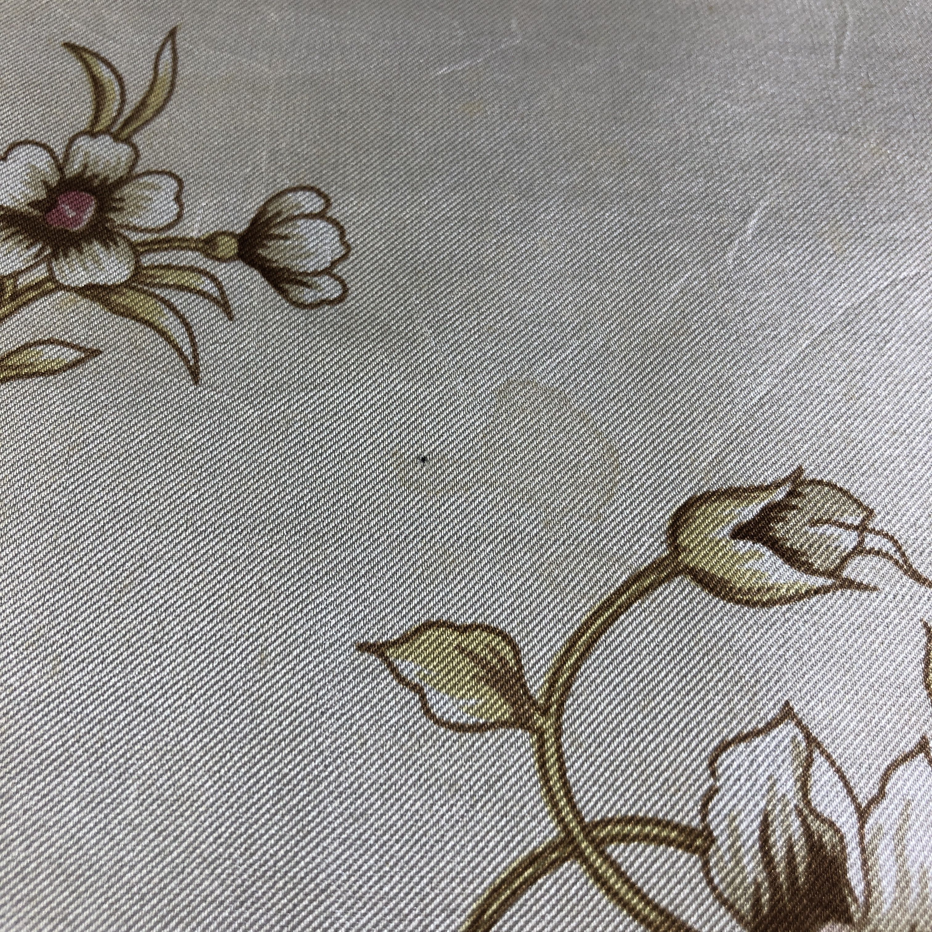 Japanese Brand Studio D Floral Hand Rolled Silk Scarf M1032 Size ONE SIZE - 6 Thumbnail