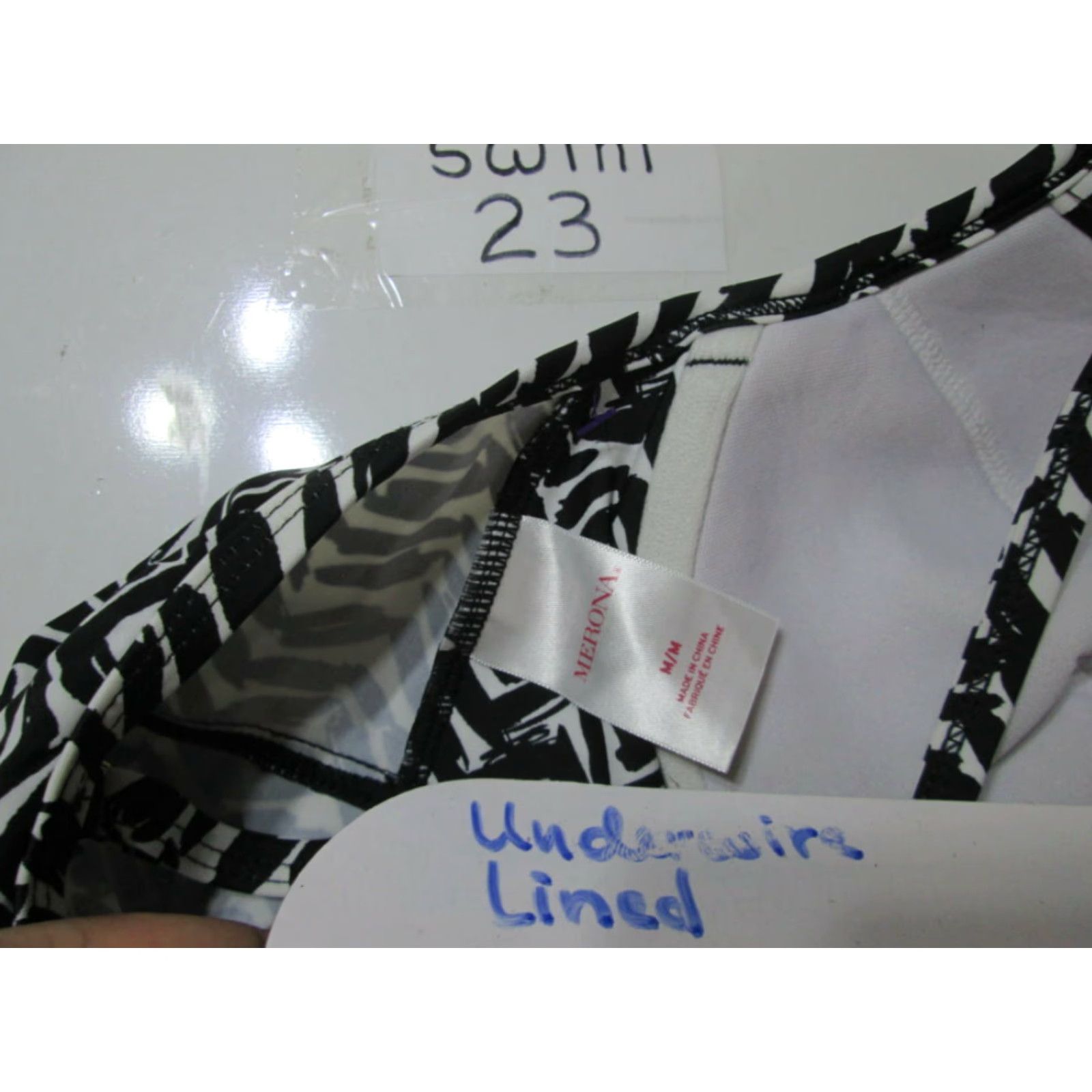 Merona Merona Tankini Womens M Black/White Lined Underwired Adjustable Straps Chevron Pattern Beach Sea Pattern Chevron Spaghetti Straps Size ONE SIZE - 6 Thumbnail