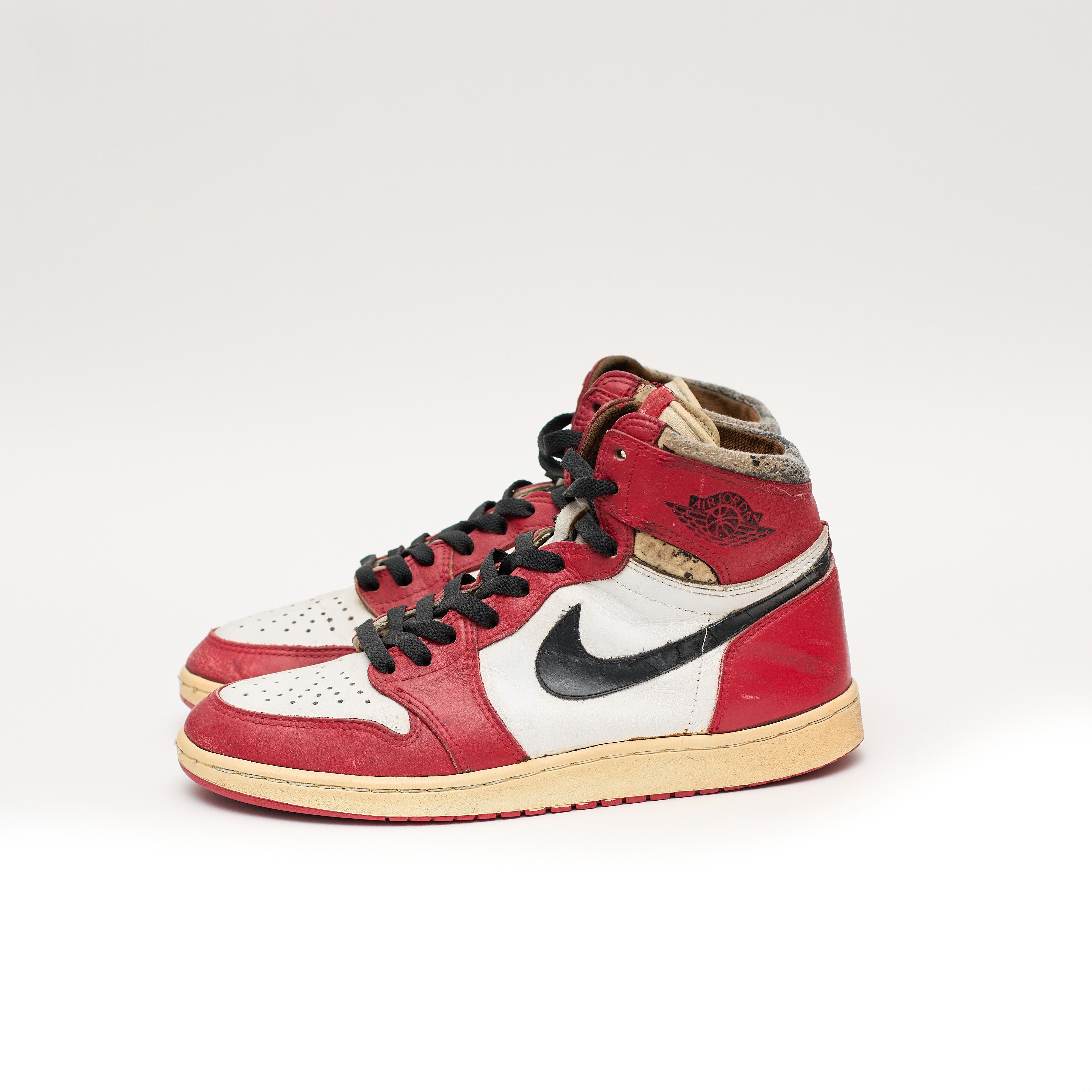 Jordan Brand 1985 Air Jordan Chicago 1 OG Size US 11 / EU 44 - 1 Thumbnail
