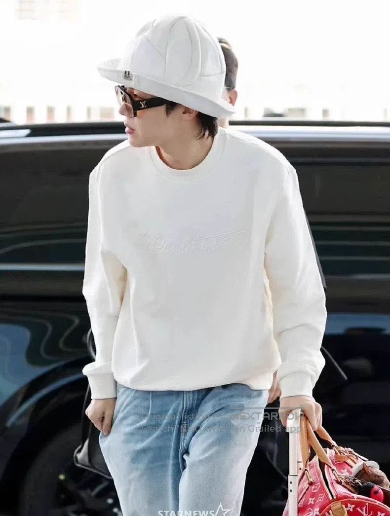 Louis Vuitton Louis Vuitton New embroidered white cursive sweatshirt Size US XL / EU 56 / 4 - 8 Thumbnail