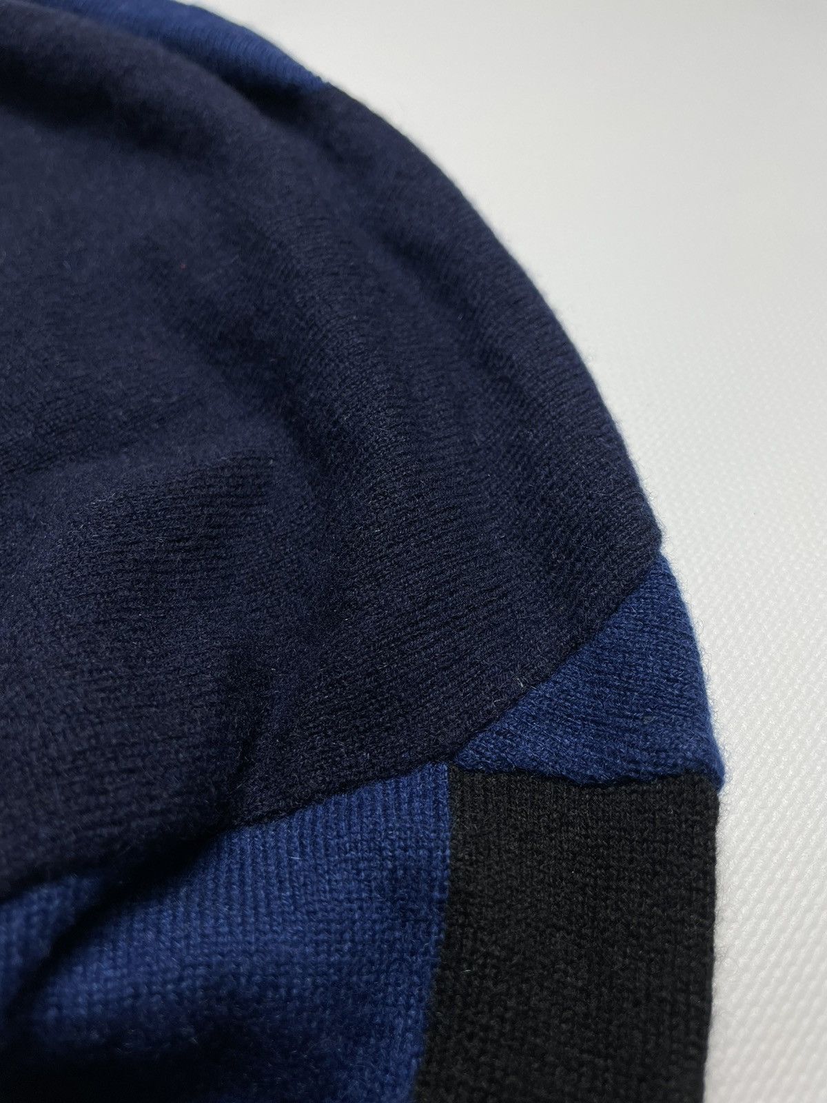 Alexander McQueen Alexander McQueen Silk Cashmere V-Neck Sweater S Size US S / EU 44-46 / 1 - 10 Thumbnail