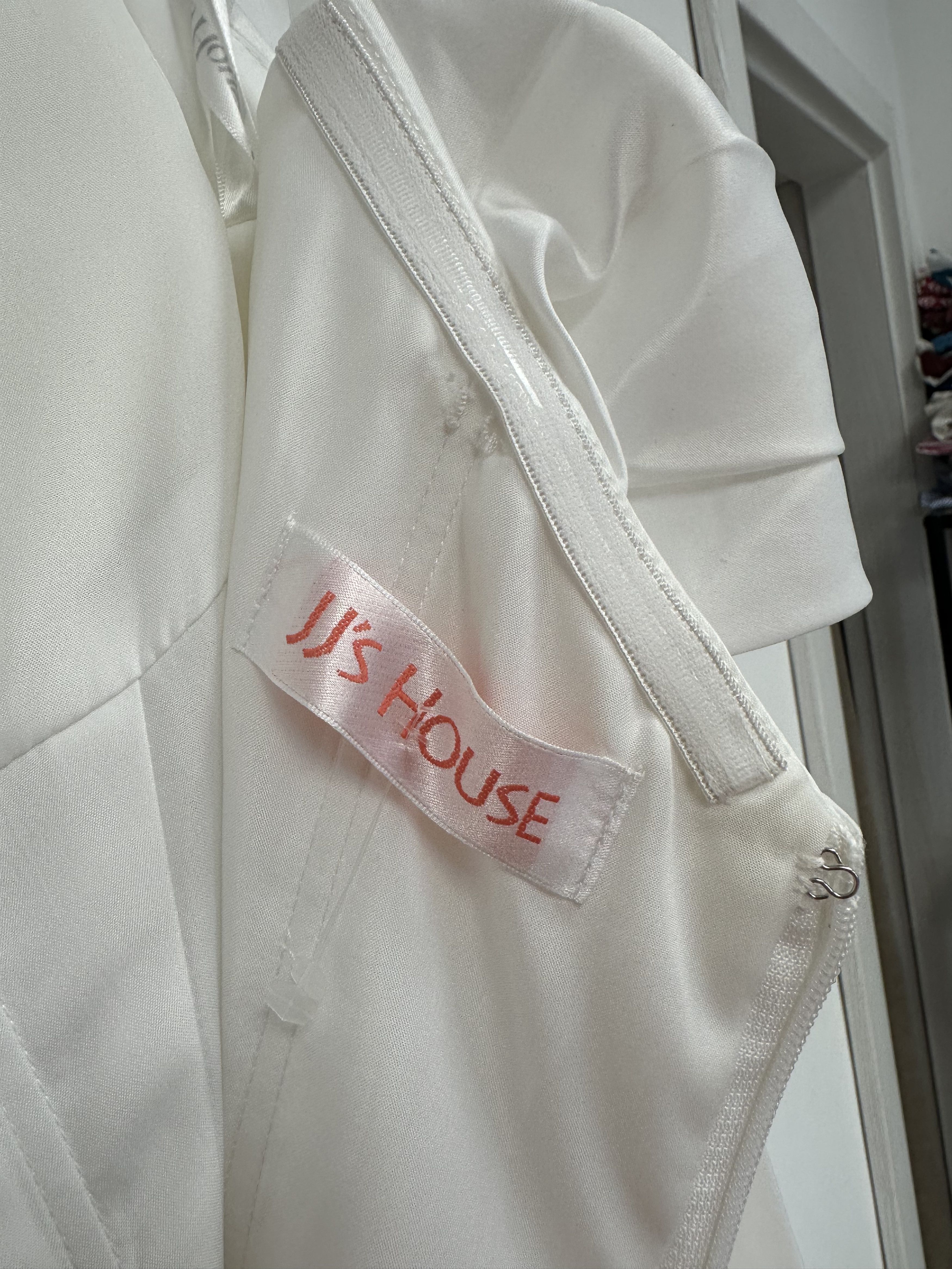 Designer JJ's House white wedding dress Size XS / US 0-2 / IT 36-38 - 8 Thumbnail