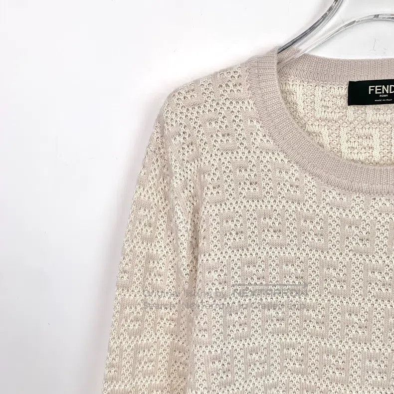 Fendi Fendi Color-Block Logo Letter Full-Print Merino Wool Round Size US M / EU 48-50 / 2 - 3 Thumbnail