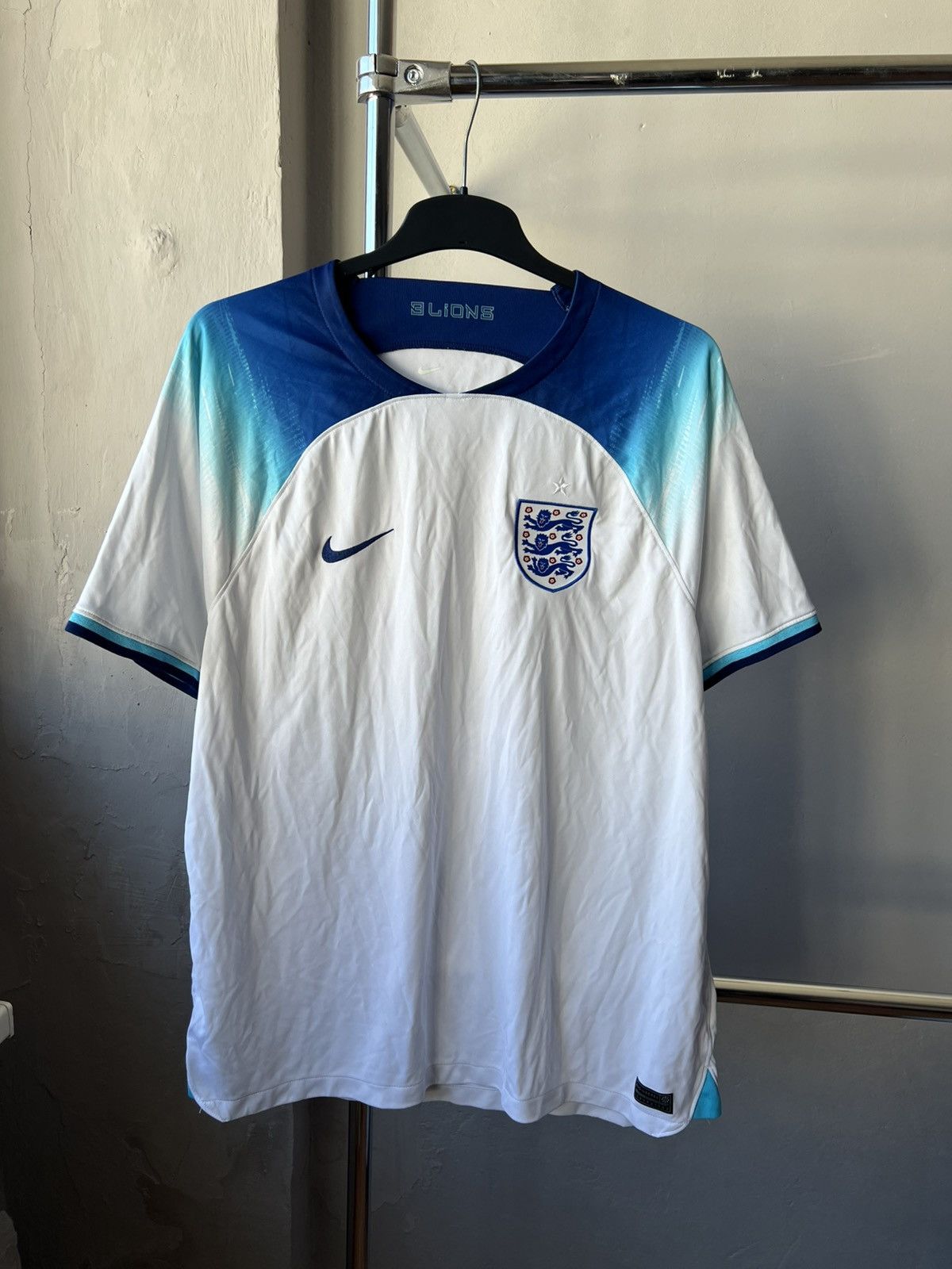 Nike 2022/23 ENGLAND TEAM HOME SOCCER JERSEY FOOTBALL SHIRT 2XL Size US XXL / EU 58 / 5 - 2 Thumbnail