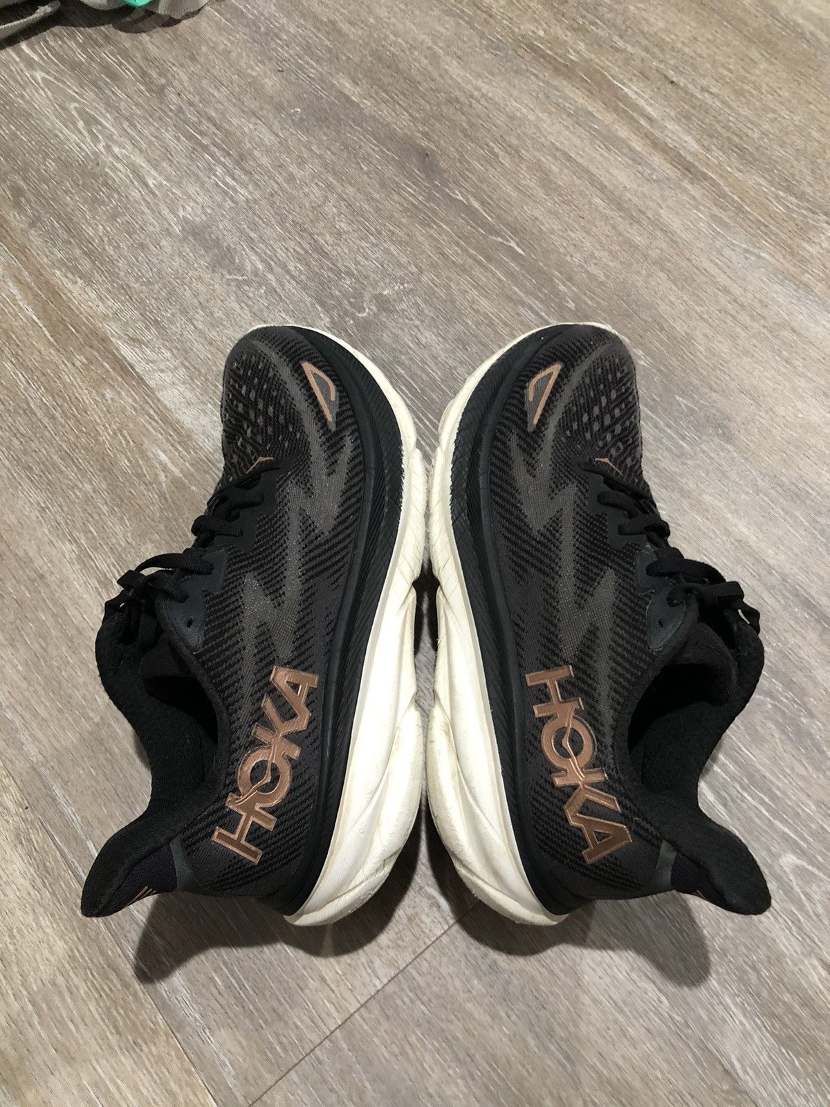 Hoka Hoka One One Clifton 9 Shoes Womens Size 9.5 Black Rose Gold Size US 9.5 / IT 39.5 - 9 Thumbnail