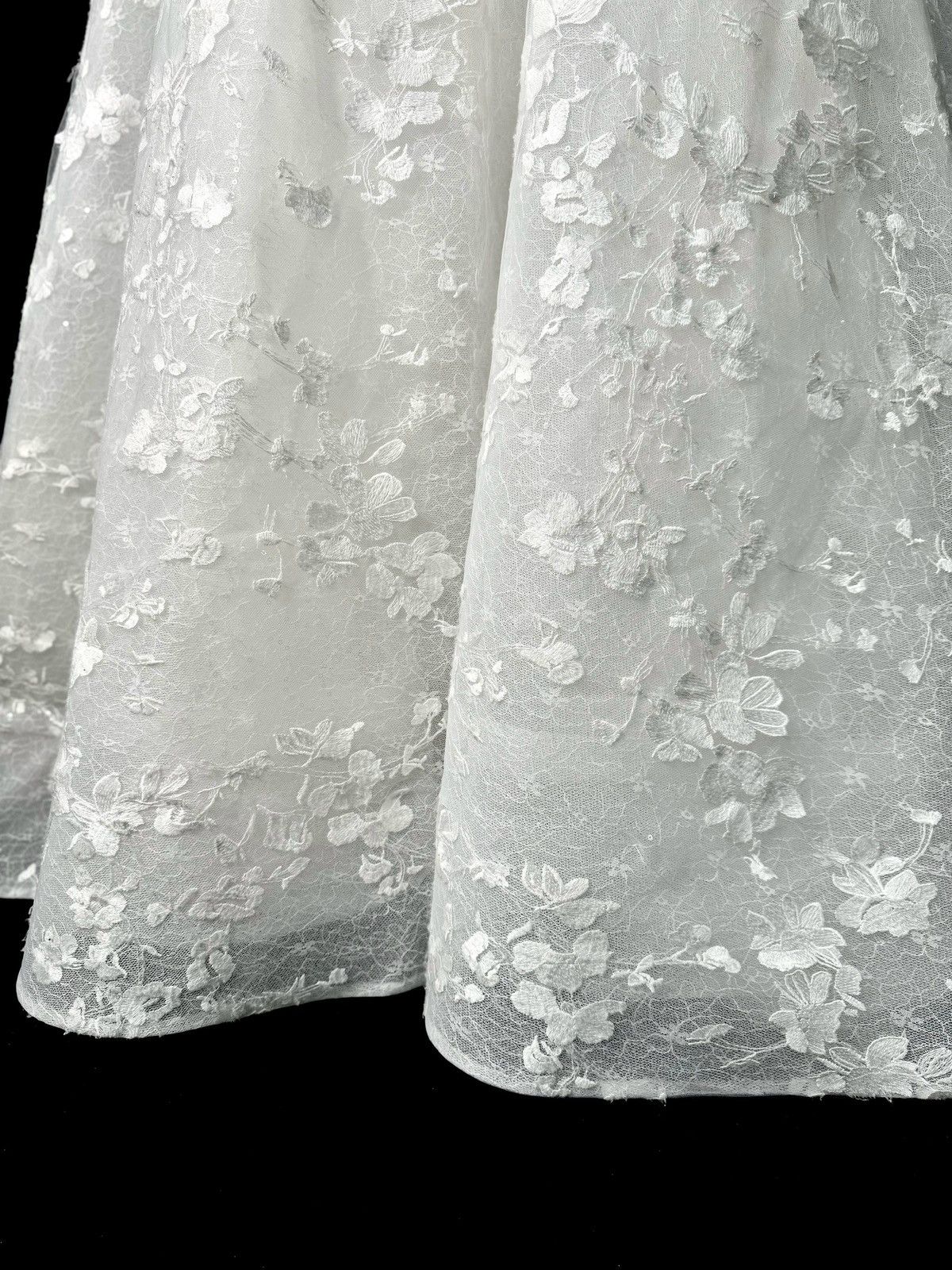Other Preloved US 6 Anna Augusta Embroidery lace Bridal Gown Size M / US 6-8 / IT 42-44 - 4 Thumbnail