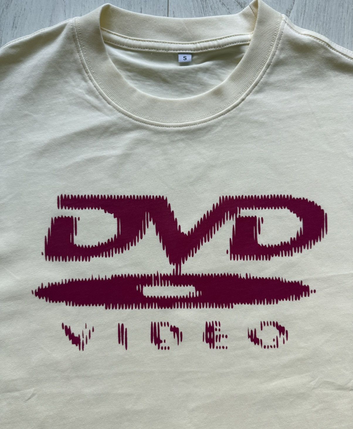 Other DVD Video Logo Boxy Vintage Custom Creme Magenta T-Shirt S Size US S / EU 44-46 / 1 - 2 Thumbnail