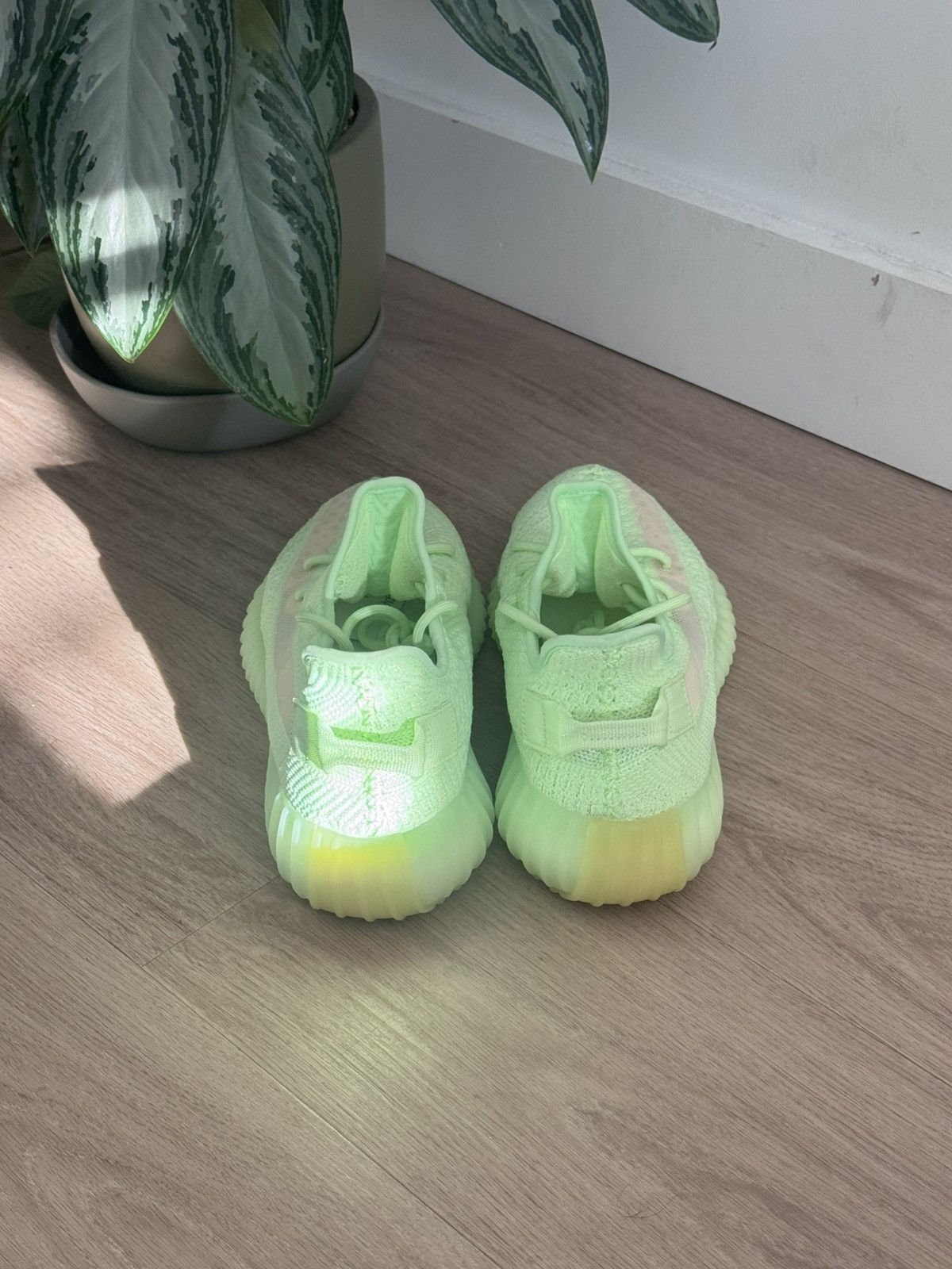 Adidas adidas Yeezy Boost 350 V2 Size US 9.5 / EU 42-43 - 2 Thumbnail