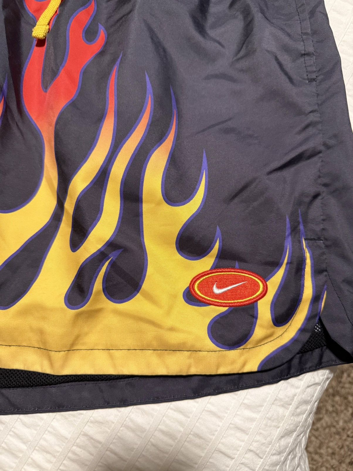 Nike Flame Sportswear Shorts Size US 36 / EU 52 - 2 Thumbnail