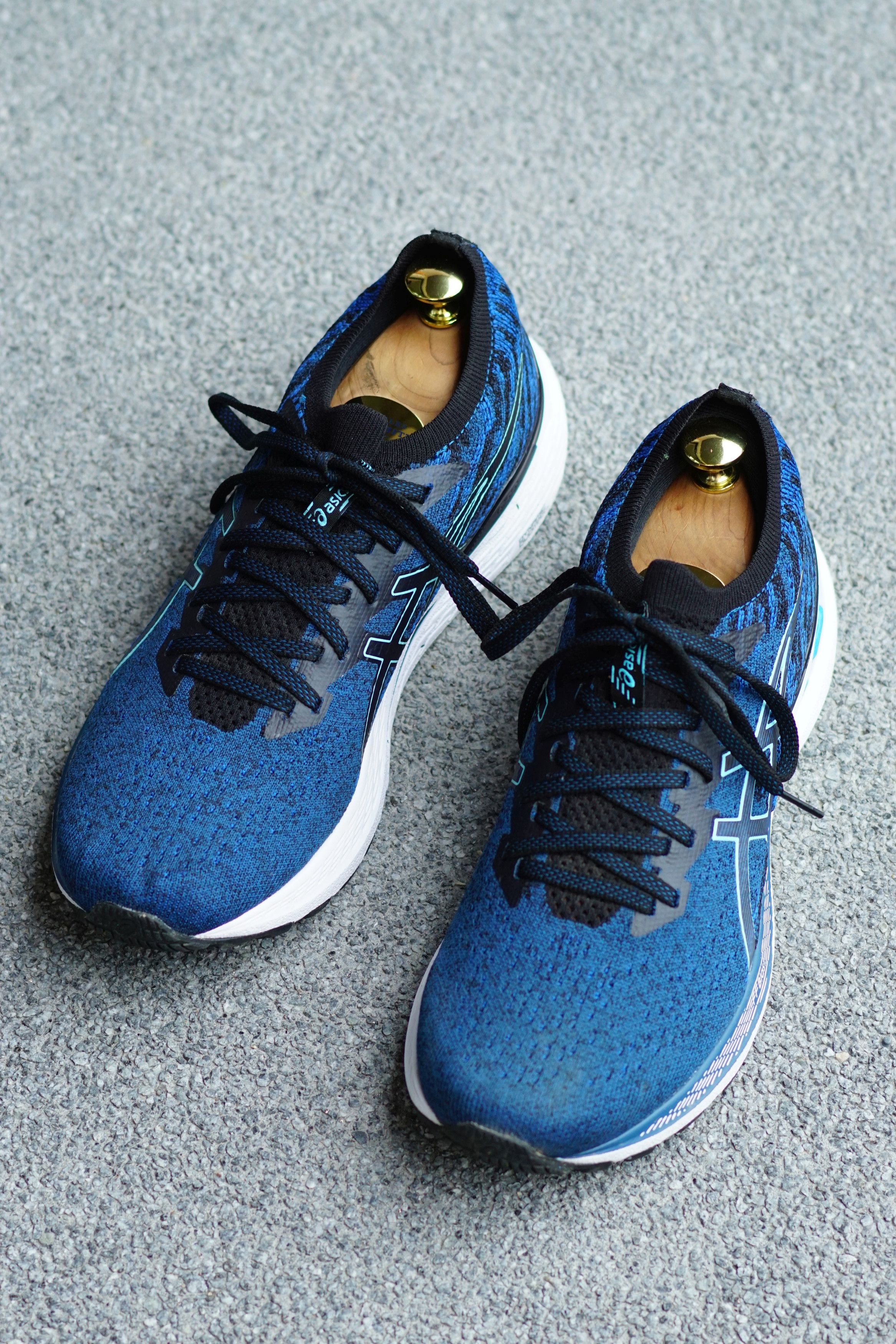 Asics GEL-KAYANO 28 Size US 9.5 / EU 42-43 - 2 Thumbnail