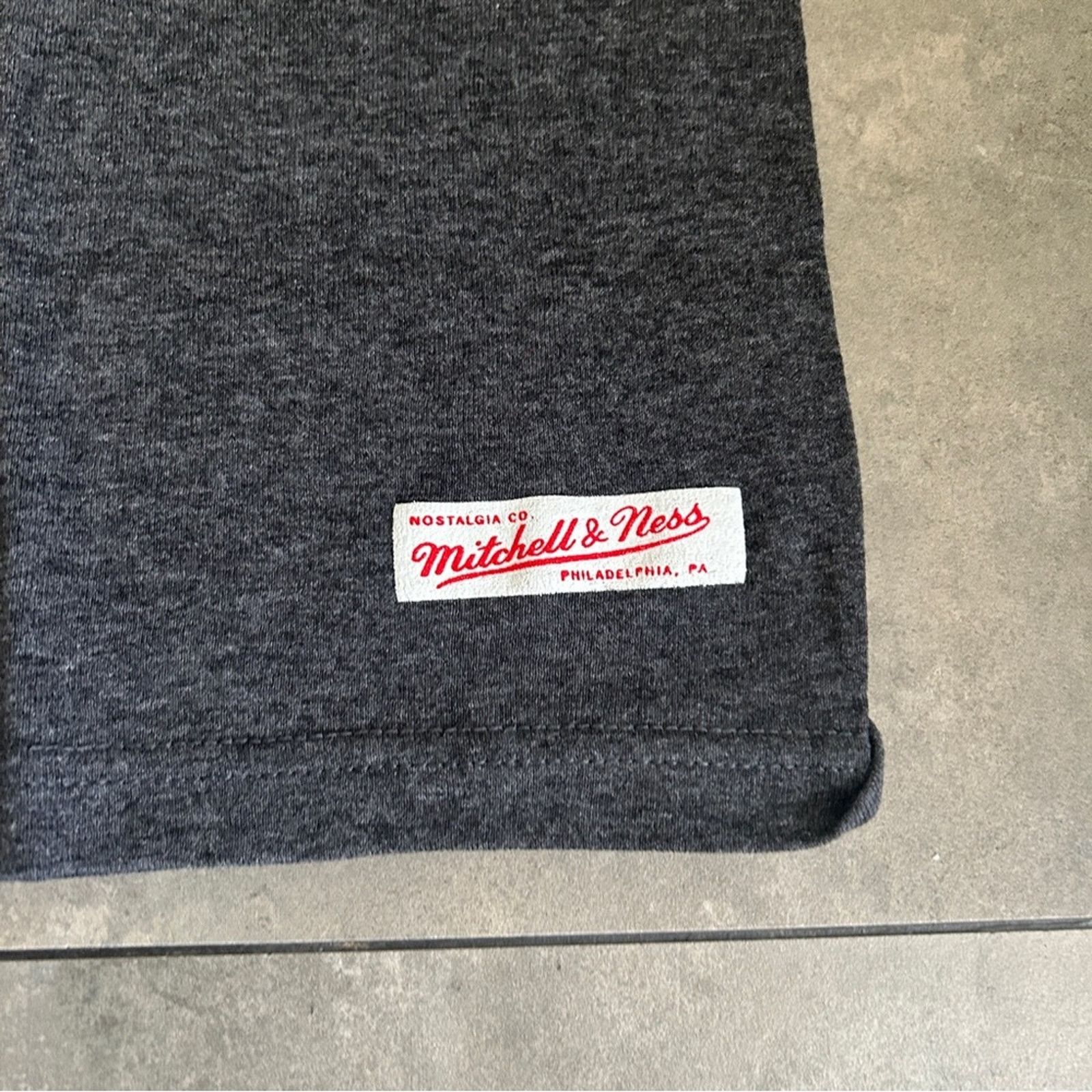 Mitchell & Ness NEW Mitchell & Ness NBA Los Angeles lakers dark gray shirt M Size US M / EU 48-50 / 2 - 6 Thumbnail