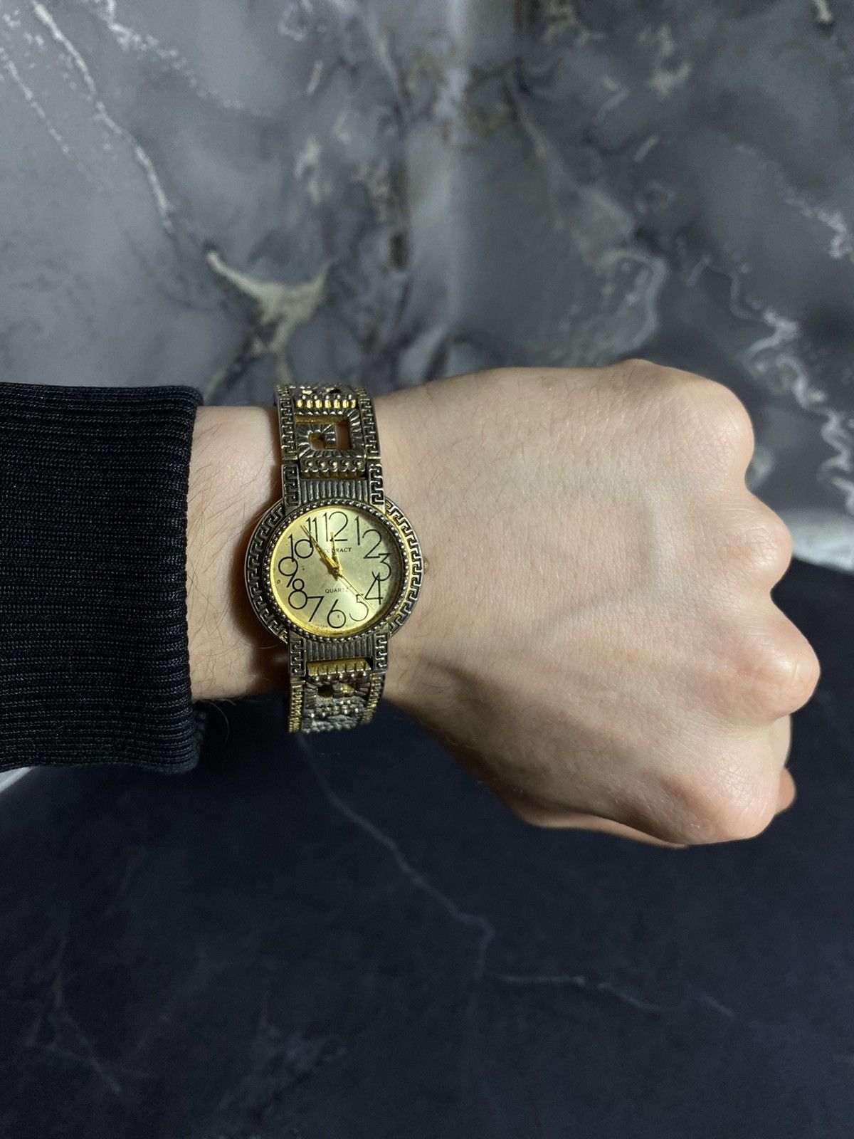 Vintage Vintage Quartz Watch with Ornate Bracelet Japanese Brand Size ONE SIZE - 5 Thumbnail