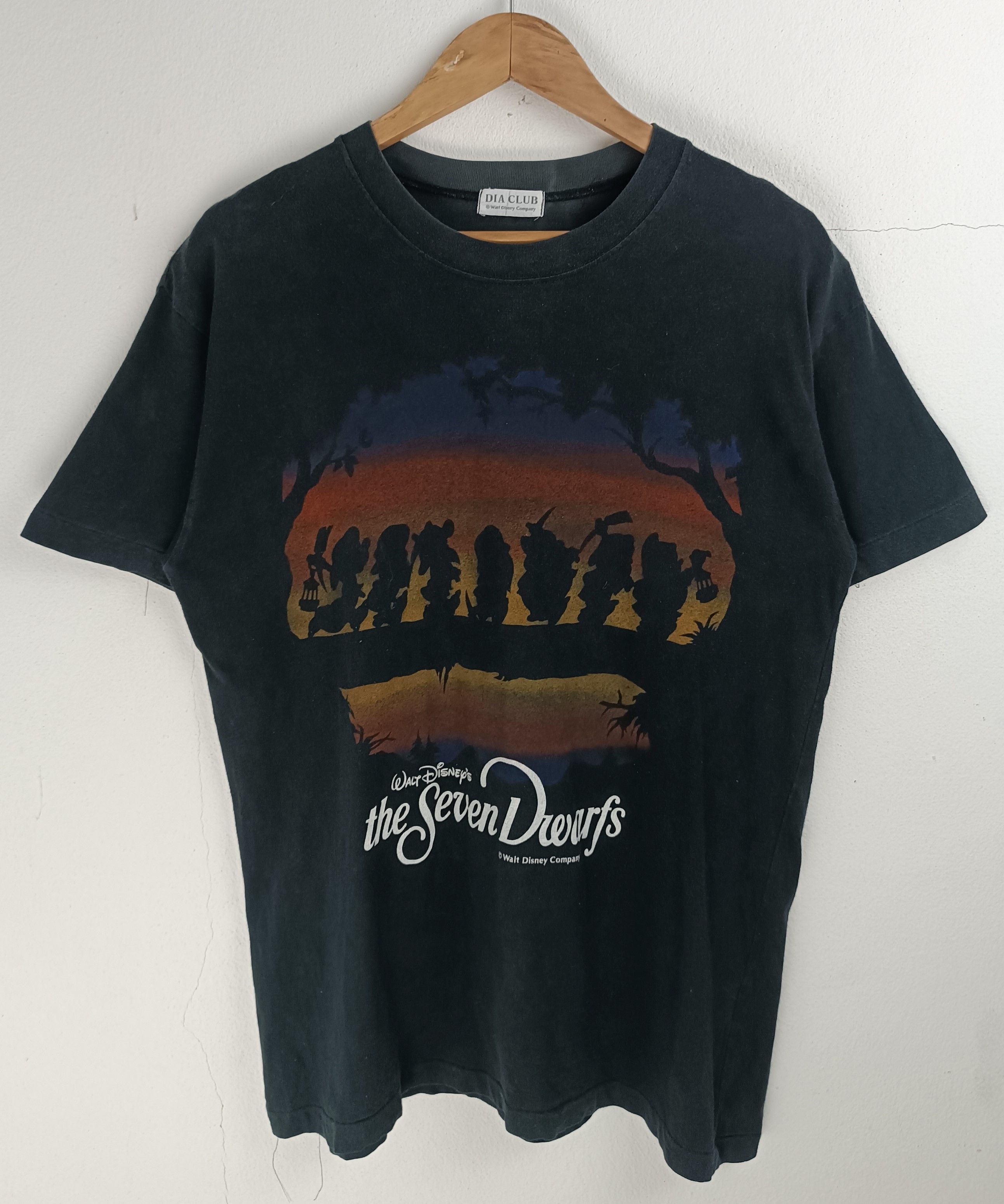 Disney VINTAGE 90'S THE SEVEN DWARFS FADED TEE snow white grumpy Size US M / EU 48-50 / 2 - 3 Thumbnail
