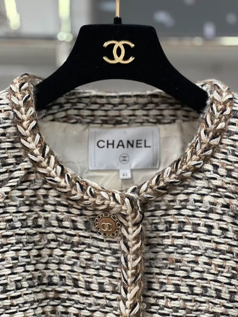 Chanel Chanel 18K Forest Series White and Brown Woven Two-pocket Size M / US 6-8 / IT 42-44 - 3 Thumbnail
