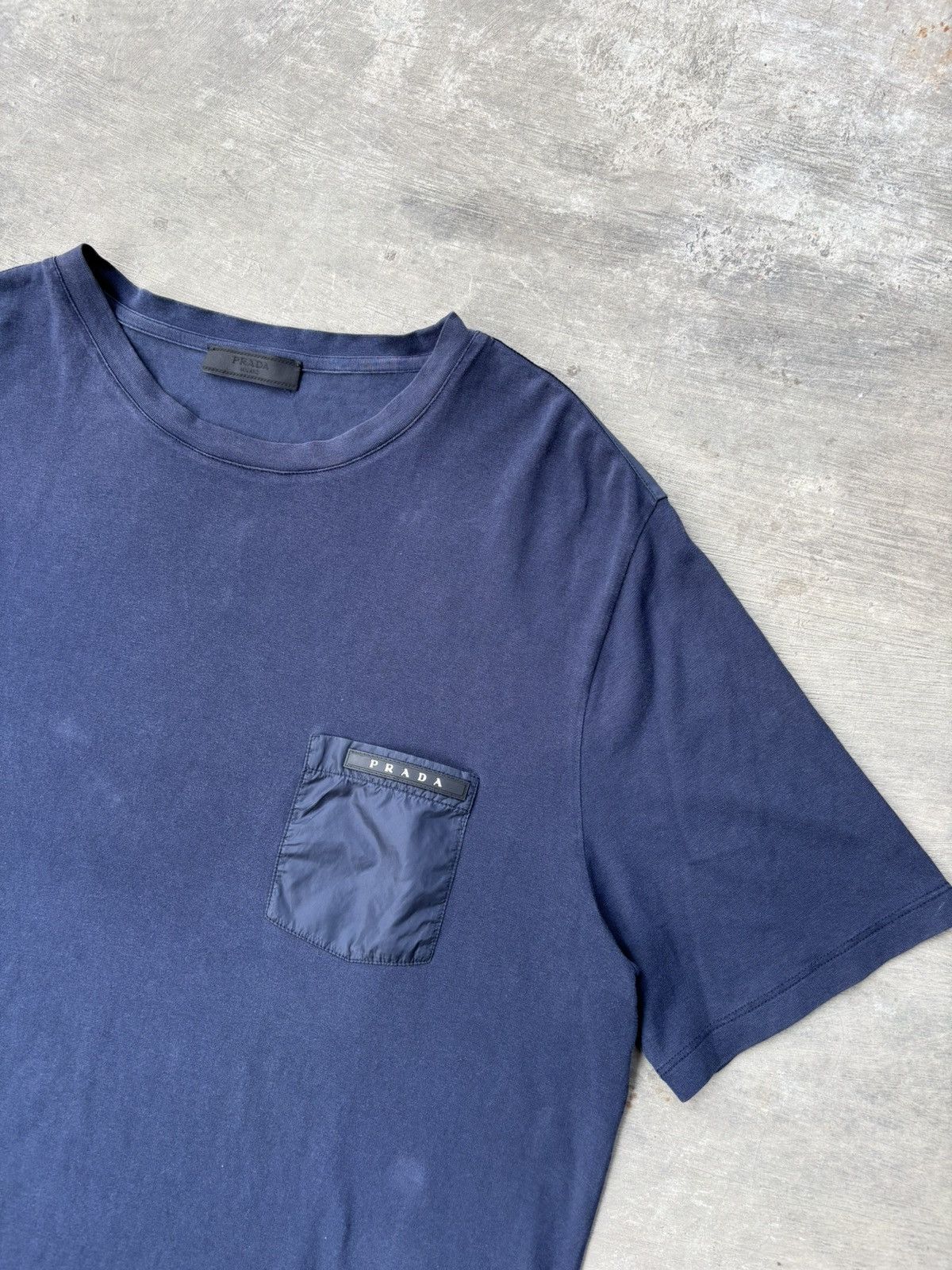 Prada Prada Milano Tab Logo Nylon Pocket Shoulder T-Shirt Navy Size US XL / EU 56 / 4 - 2 Thumbnail