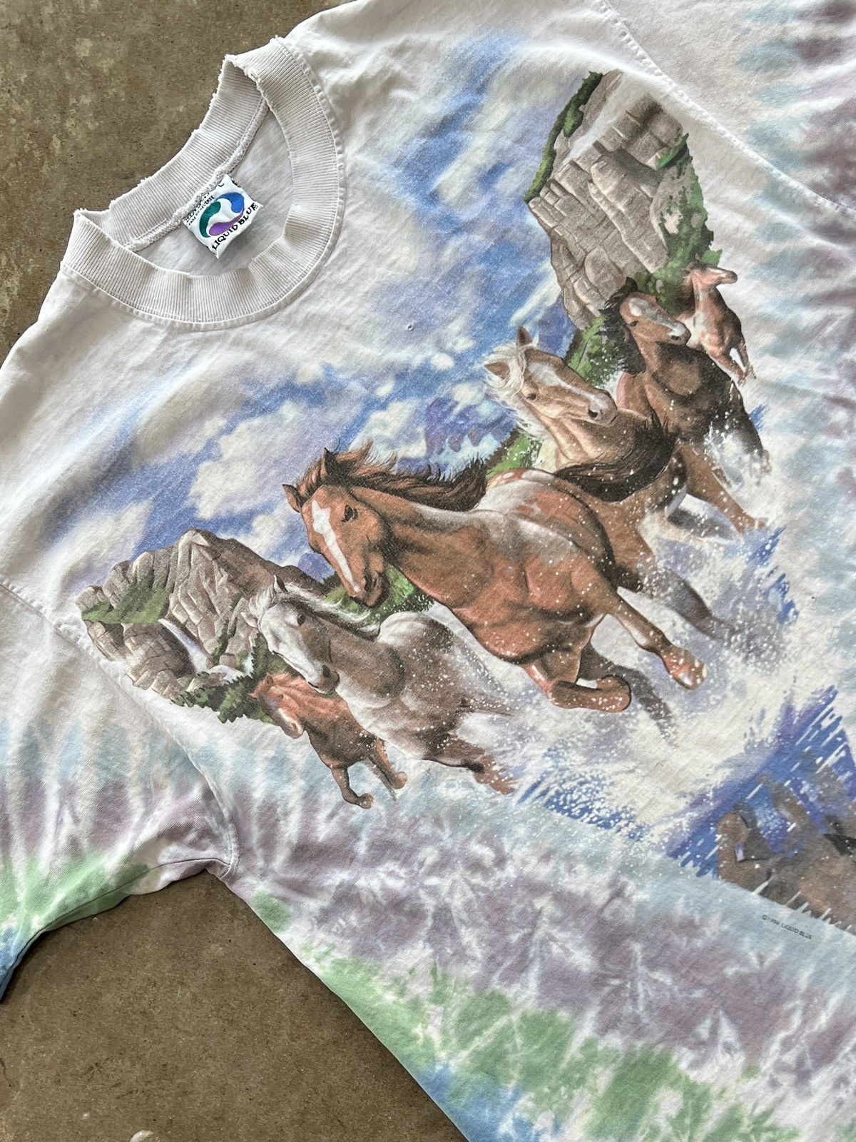 Vintage Vintage 1996 Liquid Blue Nature Horses Tie Dye Tee Large Size US L / EU 52-54 / 3 - 1 Thumbnail