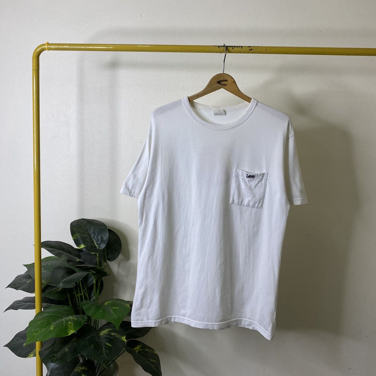 Lee Vintage Y2K HD Lee Single Pocket Back Graphic Tee Size US L / EU 52-54 / 3 - 6 Thumbnail
