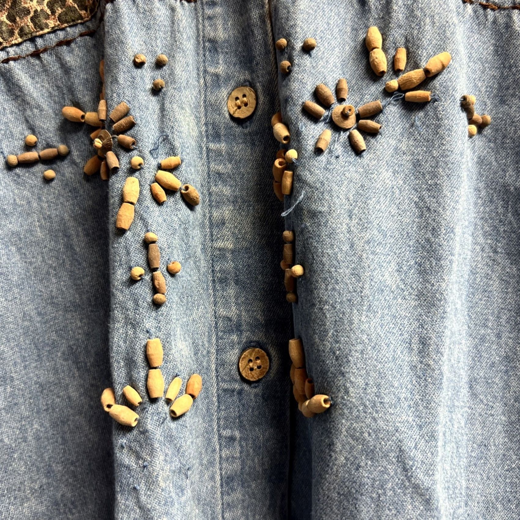 Vintage Lemon Grass Denim Shirt Women L Blue Animal Print Wood Beads Button-Up Short Sleeve Casual Travel 100% Cotton Denim Embroidered Solid Collared Size L / US 10 / IT 46 - 3 Thumbnail