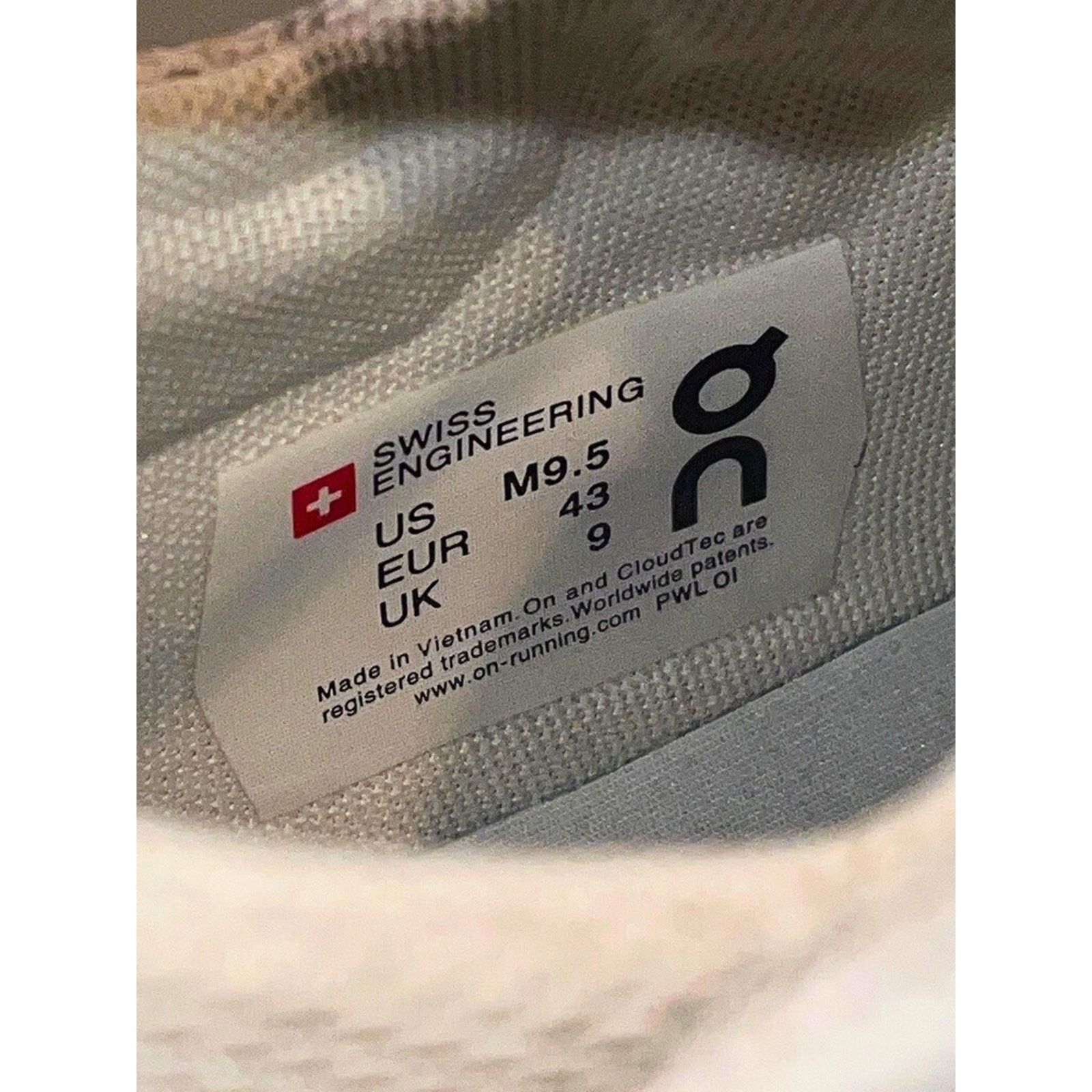 On On The Roger Centre Court White Gum Sneakers Men’s 9.5 Size US 9.5 / EU 42-43 - 10 Thumbnail