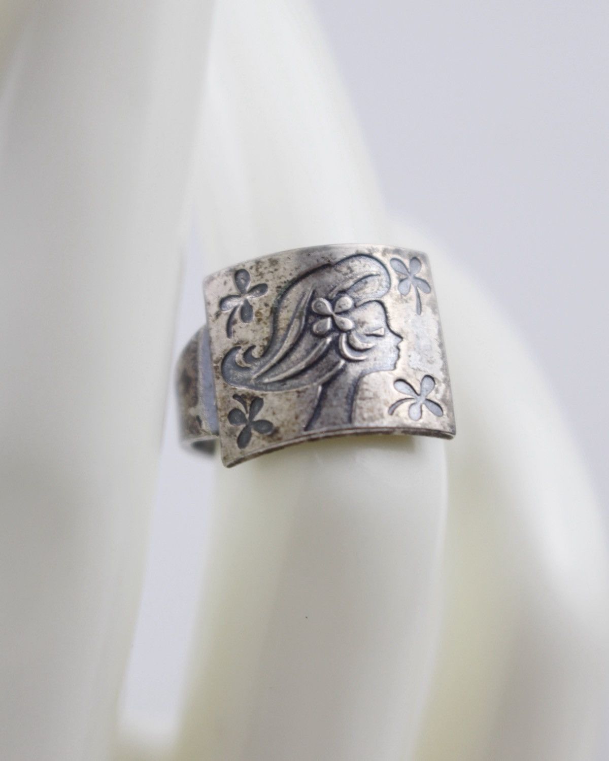 Vintage 2000S JAPANESE MADE FLOWER MAIDEN METAL RING Size ONE SIZE - 2 Thumbnail
