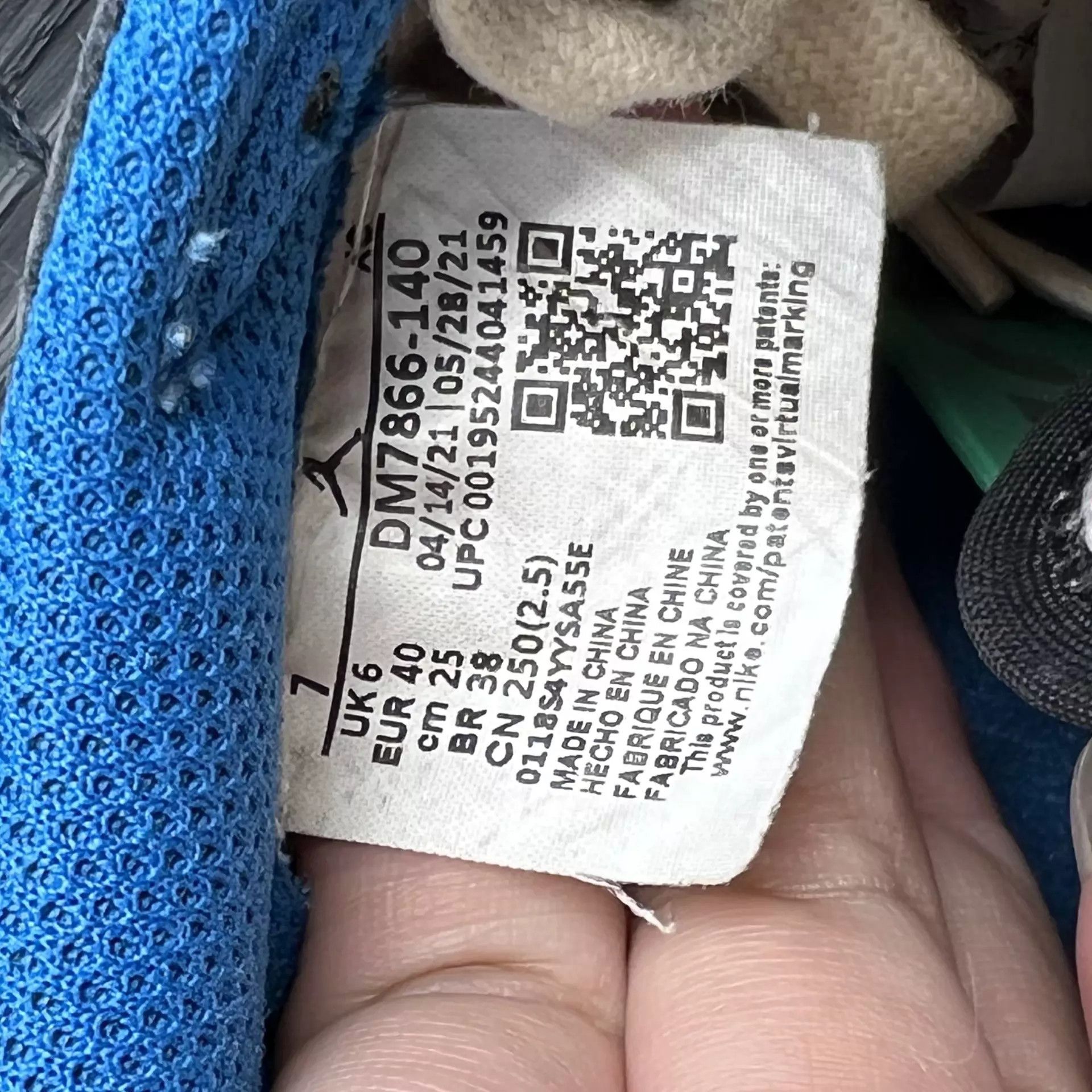 Travis Scott Travis Scott x Air Jordan 1 Low 'Lightning Barb' Size US 7 / EU 40 - 8 Thumbnail
