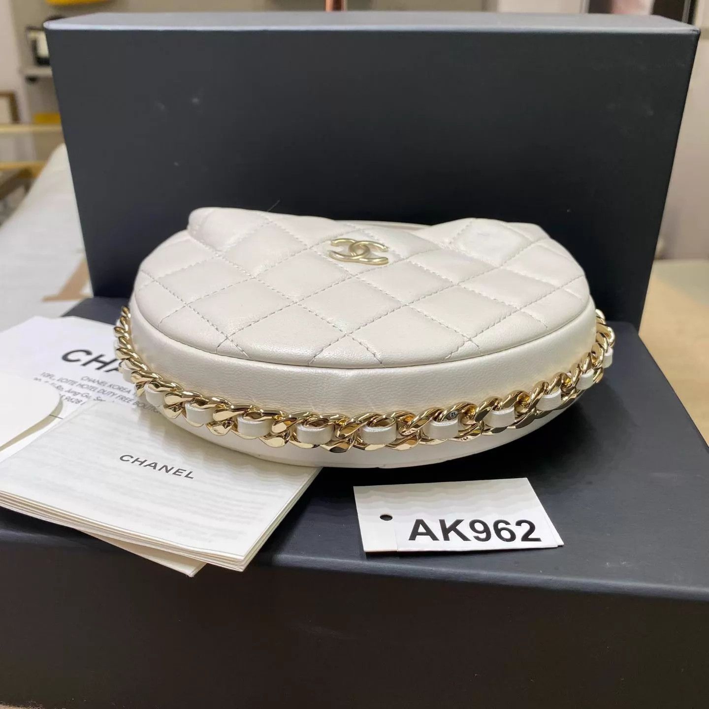 Chanel Chanel 23C White Hula Hoop Clutch 16x16 Size ONE SIZE - 6 Thumbnail