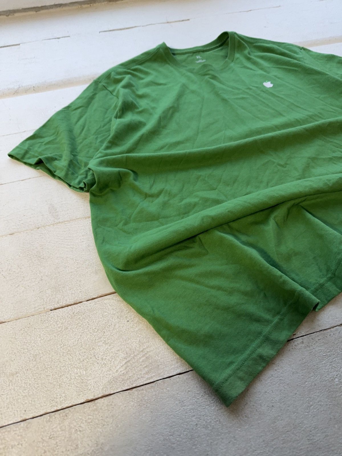 Apple 00s Apple Green Logo Minimal Corporate Promo T-Shirt XL Size US XL / EU 56 / 4 - 2 Thumbnail