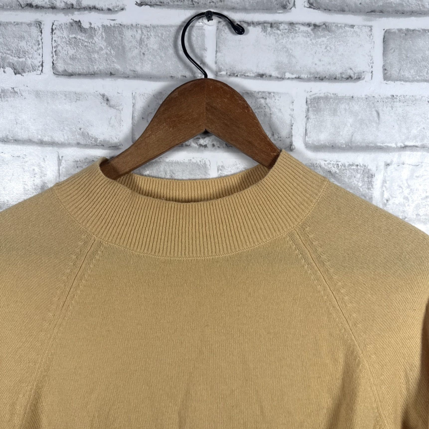 Everlane VINTAGE? Wait no. The item isn't vintage. So: EVERLANE Yellow Cashmere Pullover Sweater Womens Size S Size S / US 4 / IT 40 - 2 Thumbnail