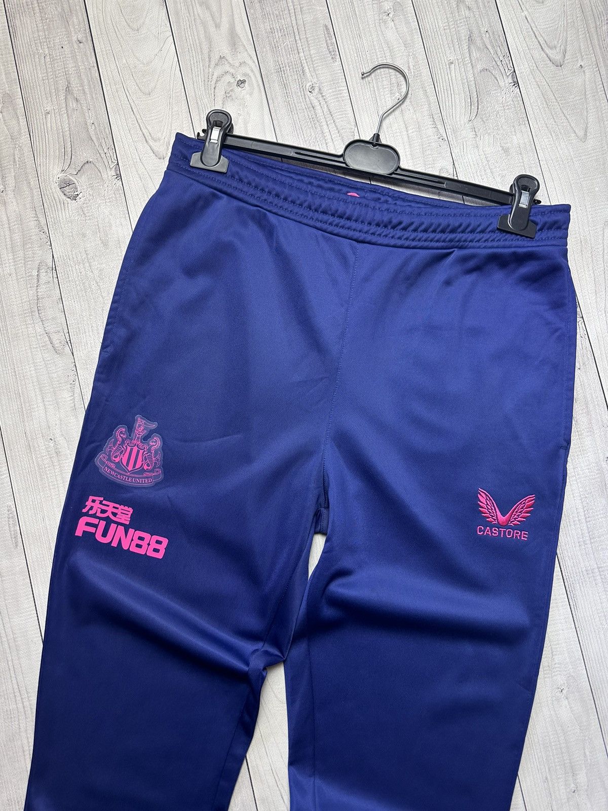 Castore × Vintage Castore New Castle United soccer joggers size M Size US 32 / EU 48 - 3 Thumbnail