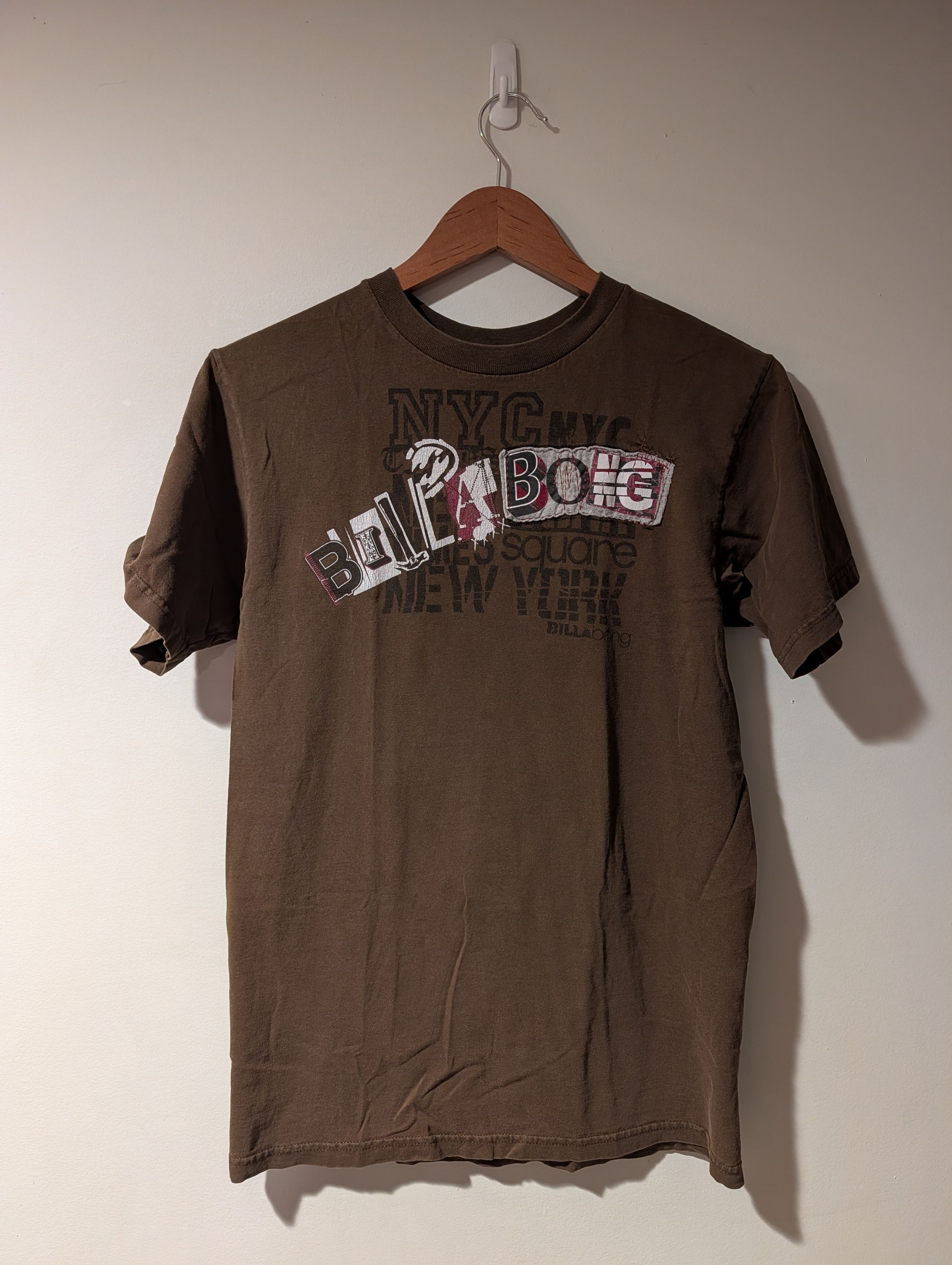Billabong Vintage Billabong NYC Times Square Graphic T-Shirt Size US S / EU 44-46 / 1 - 1 Thumbnail