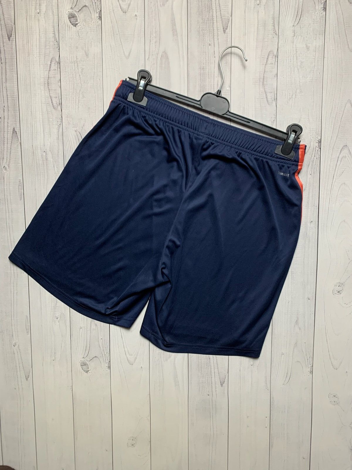 Vintage Vintage Bayern Munich soccer shorts adidas size M Size US 31 - 5 Thumbnail
