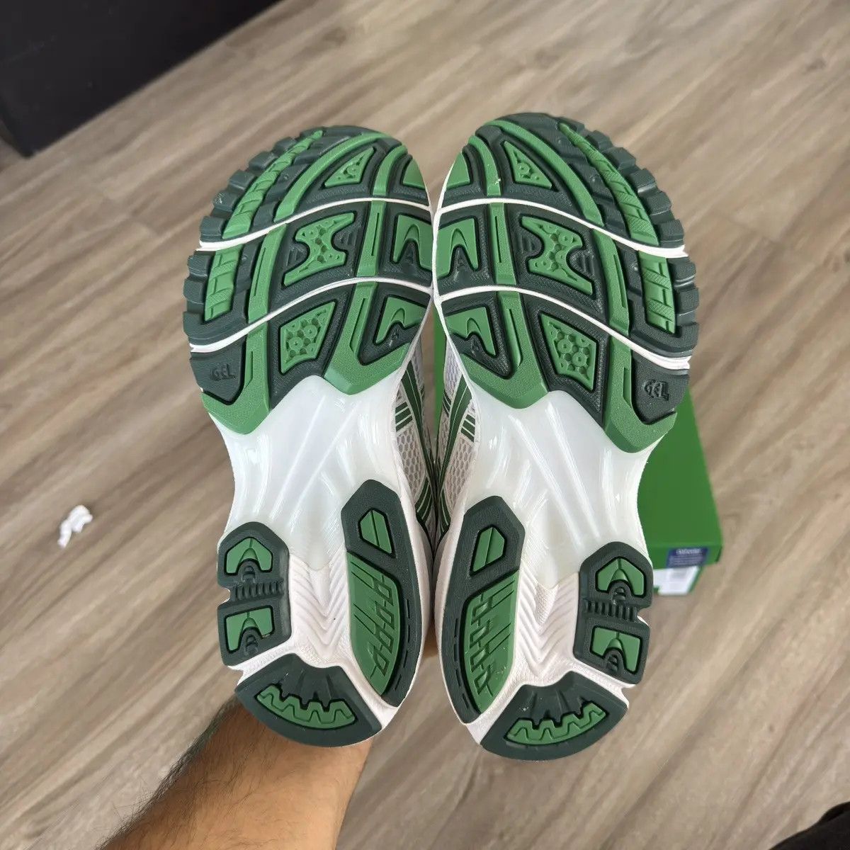 Asics ASICS x Aritzia Gel-Kayano 14 White Leprechaun/Green Size US 8.5 / EU 41-42 - 4 Thumbnail