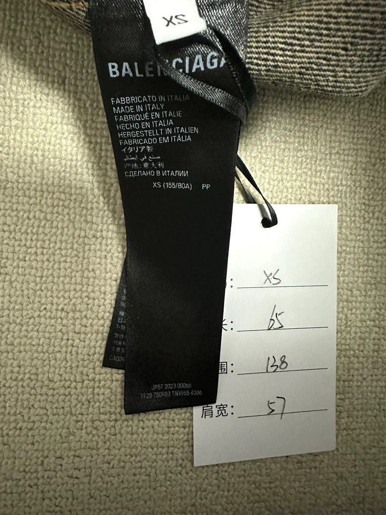 Balenciaga Balenciaga 23. Dirty Double B Washed Worn-out Denim Jacket Size US XS / EU 42 / 0 - 5 Thumbnail