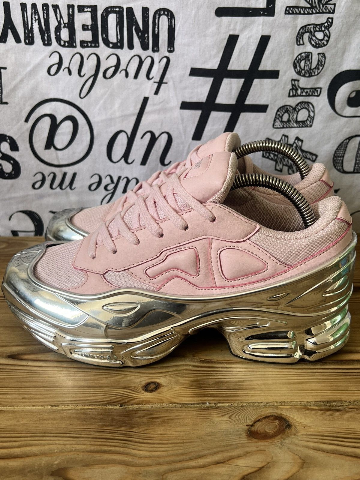 Pink Raf Simons Ozweego ADIDAS X RAF SIMONS OZWEEGO (Pink/Silver)