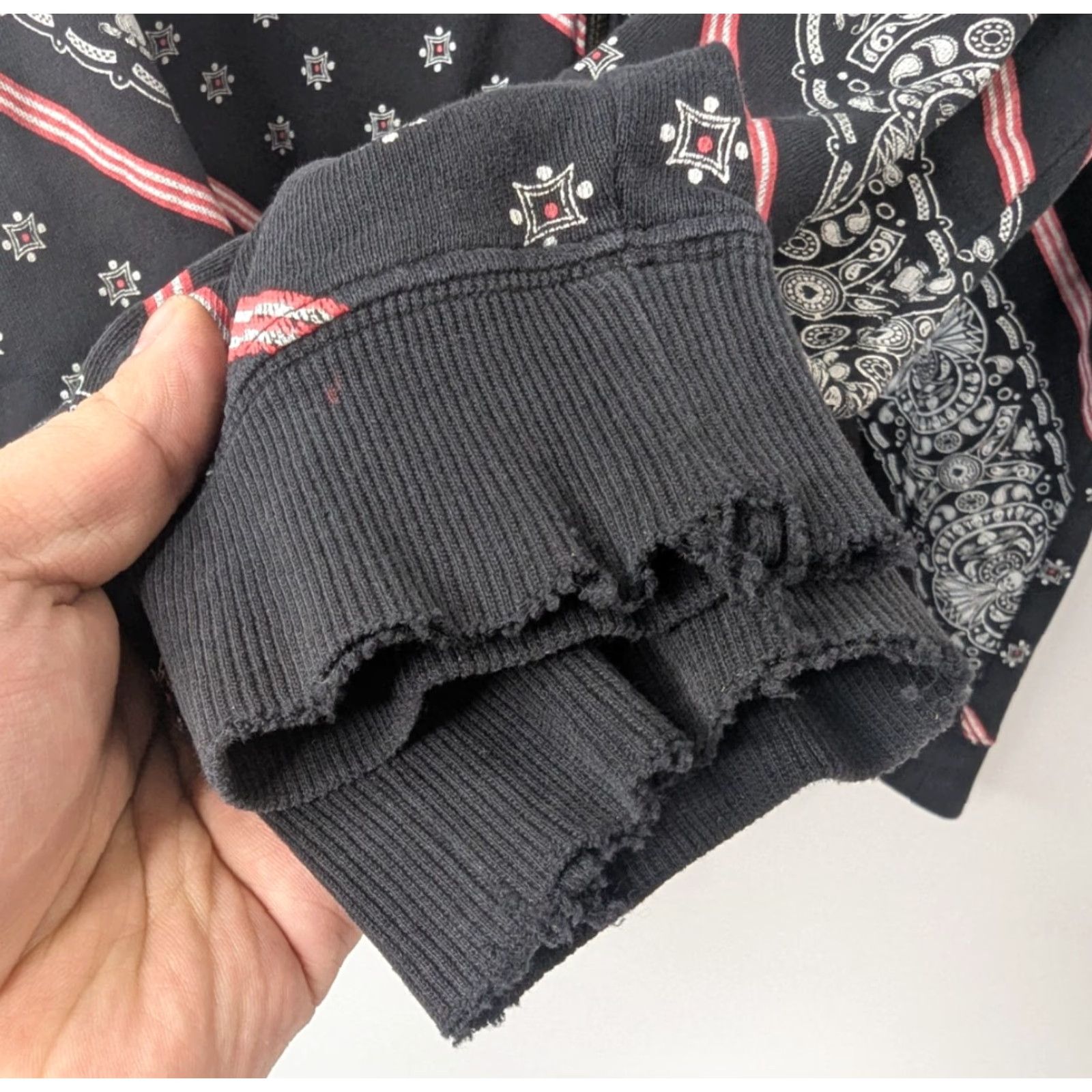 Vans VANS Hoodie Main Selling Point: Graphic Print Full Zip Black Paisley Skull Zip Hoodie L Vintage Mens Regular Size L Size US L / EU 52-54 / 3 - 3 Thumbnail