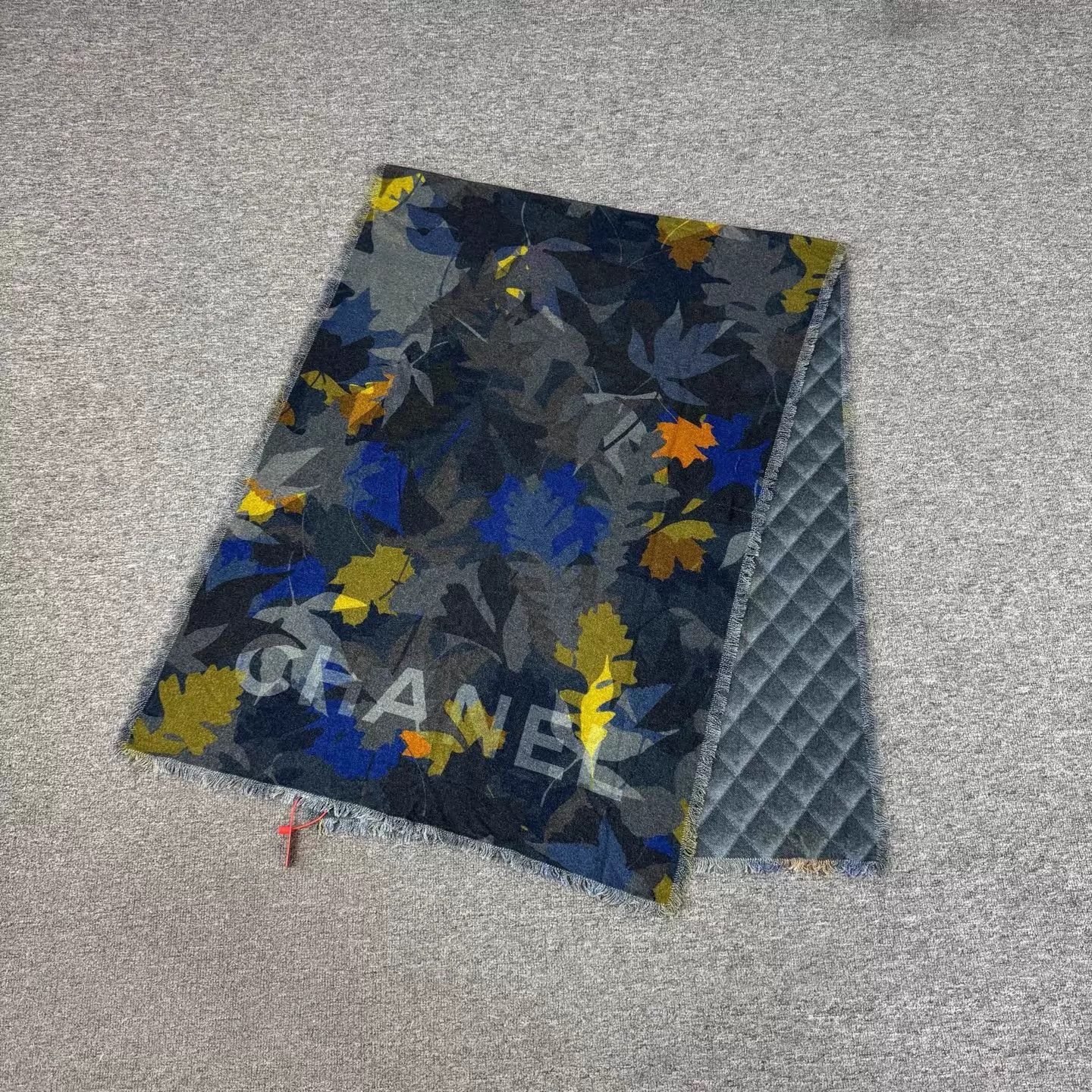 Chanel Chanel Cashmere 2-sided Maple Camo Quilted Scarf 99 New Size ONE SIZE - 1 Thumbnail
