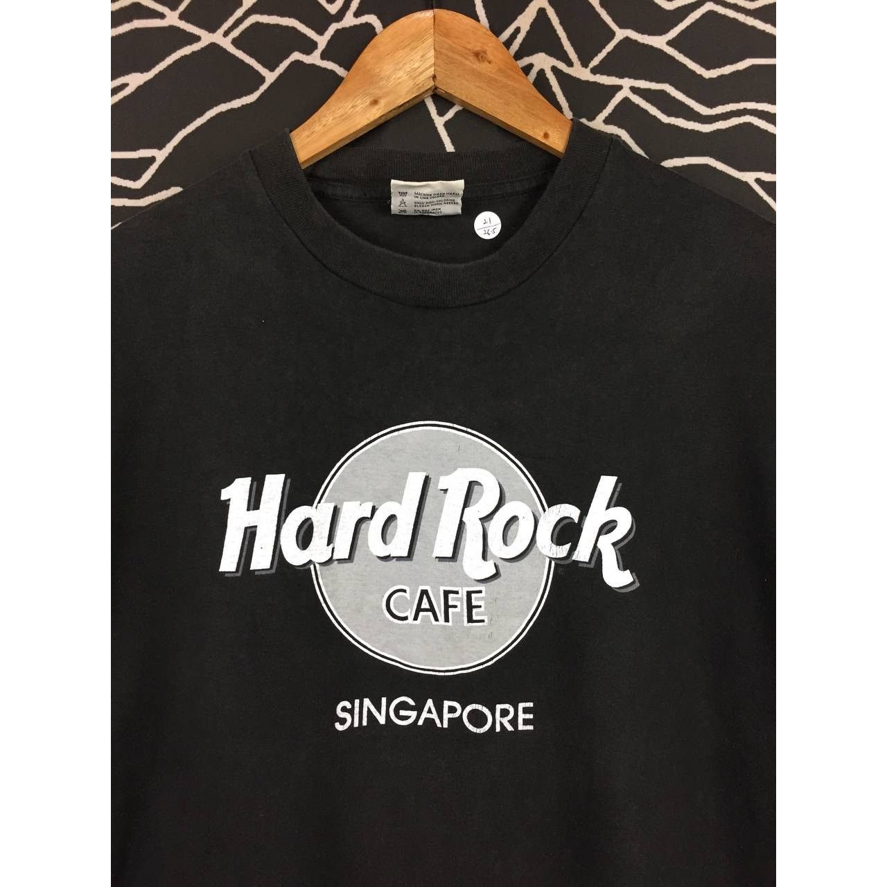 Hard Rock Cafe × Vintage Vtg HRC Hard Rock Cafe Singapore Big Logo Tee Size US M / EU 48-50 / 2 - 3 Thumbnail