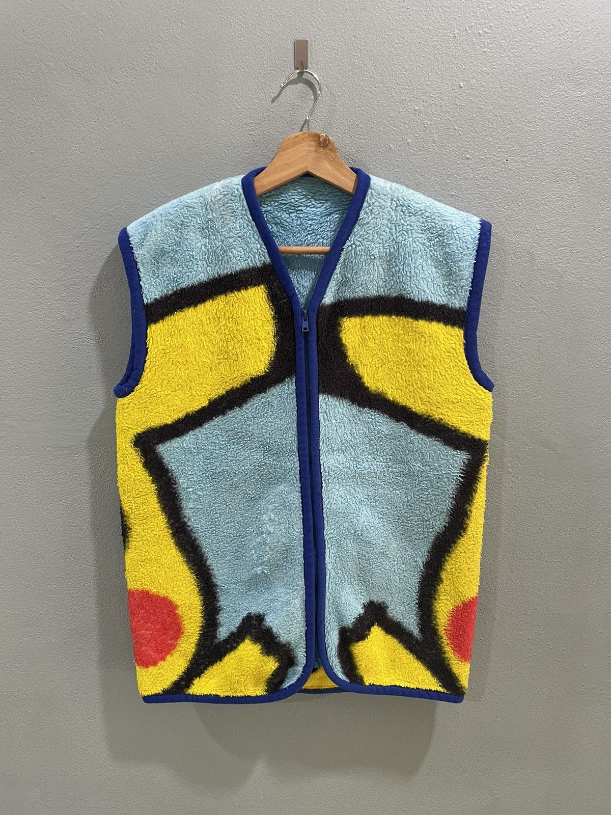 image of VTG Pokemon Fleece Vest Aop Pikachu, Men's (Size Medium)