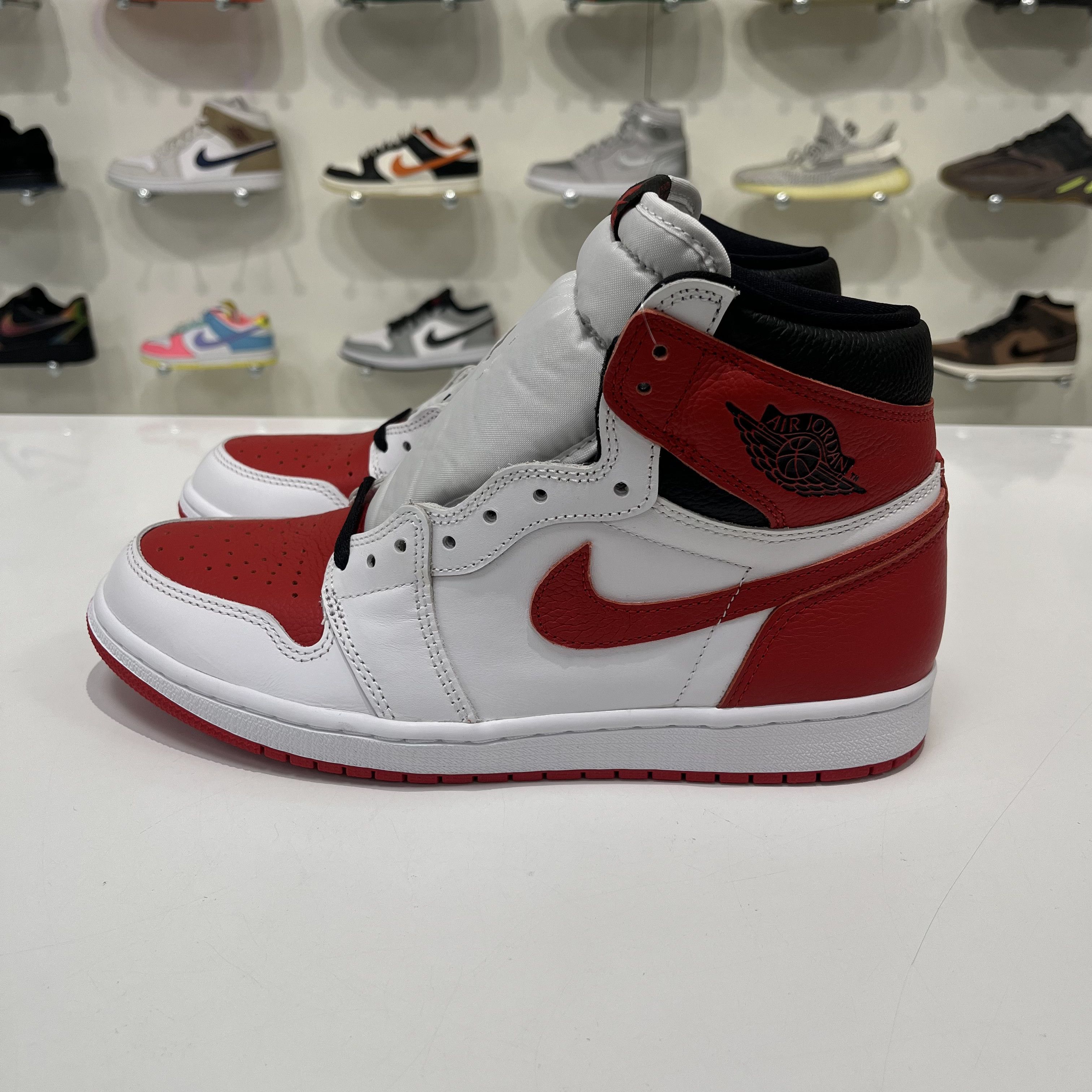 Nike Air Jordan 1 Retro High OG Heritage Size US 10 / EU 43 - 2 Thumbnail