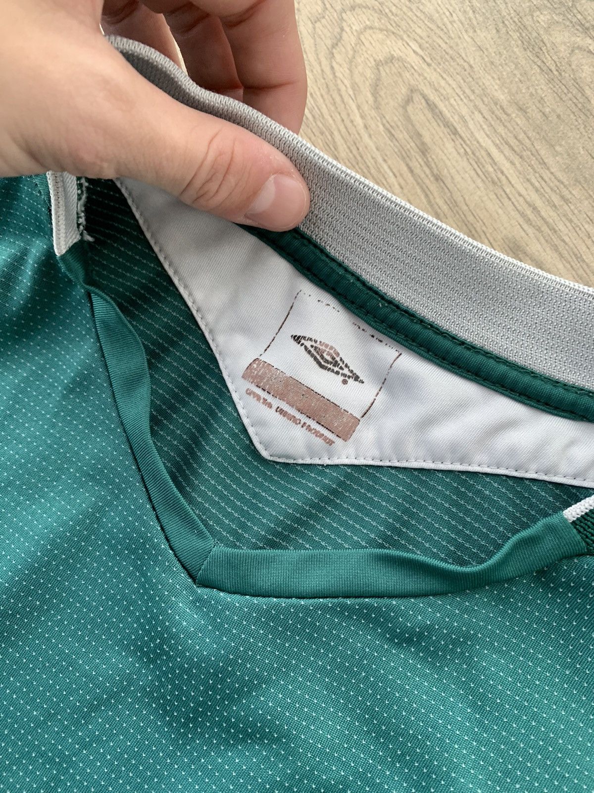 Umbro 🔥CELTIC 2004 2005 UMBRO AWAY SOCCER JERSEY Size US M / EU 48-50 / 2 - 11 Thumbnail