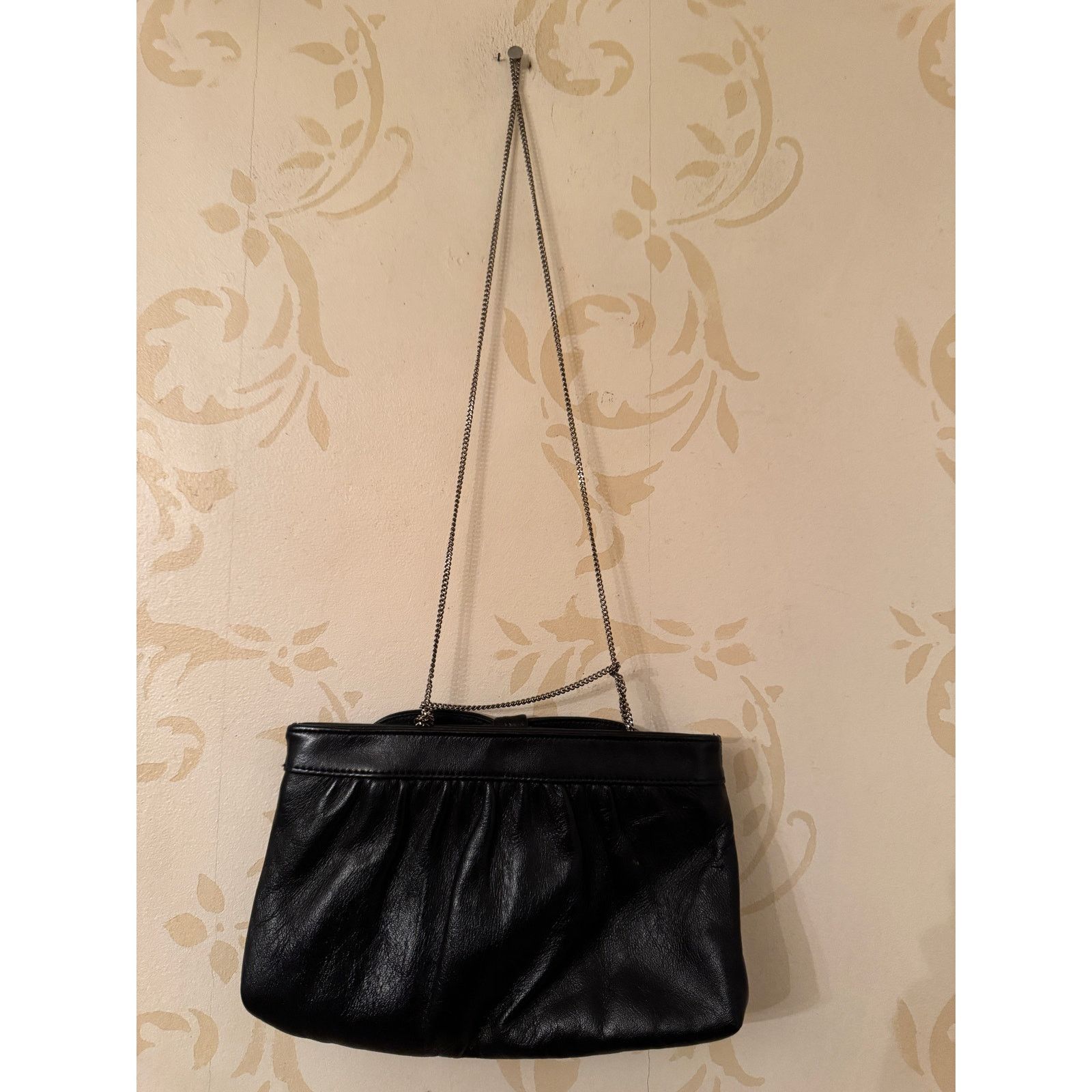 Vintage Vintage Beautiful Black Soft Leather Crossbody w/Bow Size ONE SIZE - 3 Thumbnail