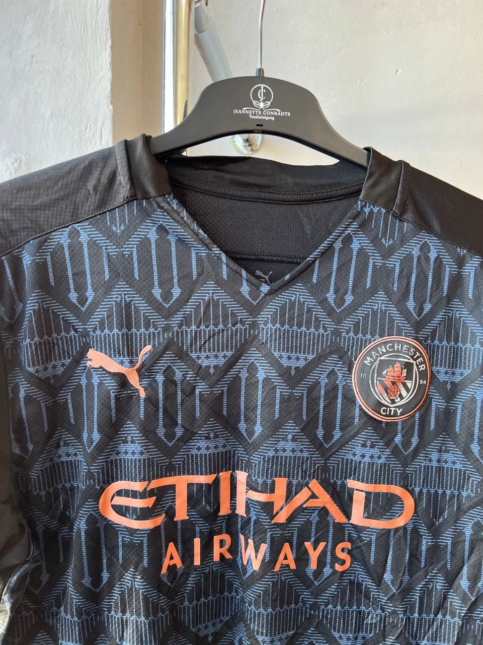 Puma 2019/20 MANCHESTER CITY AWAY SOCCER JERSEY FOOTBALL SHIRT XL Size US XL / EU 56 / 4 - 3 Thumbnail
