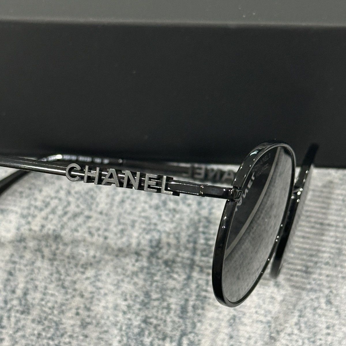 Chanel CHANEL 0CH4282 C126S8 SUNGLASSES Size ONE SIZE - 4 Thumbnail