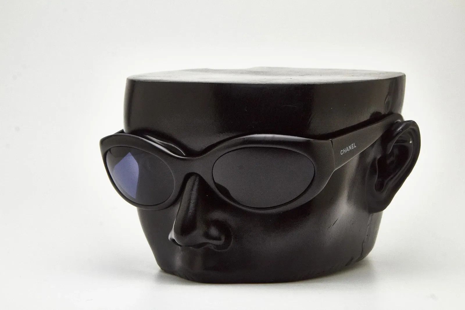 Chanel CHANEL 5017 Bold Rave Eggs chunky sunglass 1990s Size ONE SIZE - 2 Thumbnail