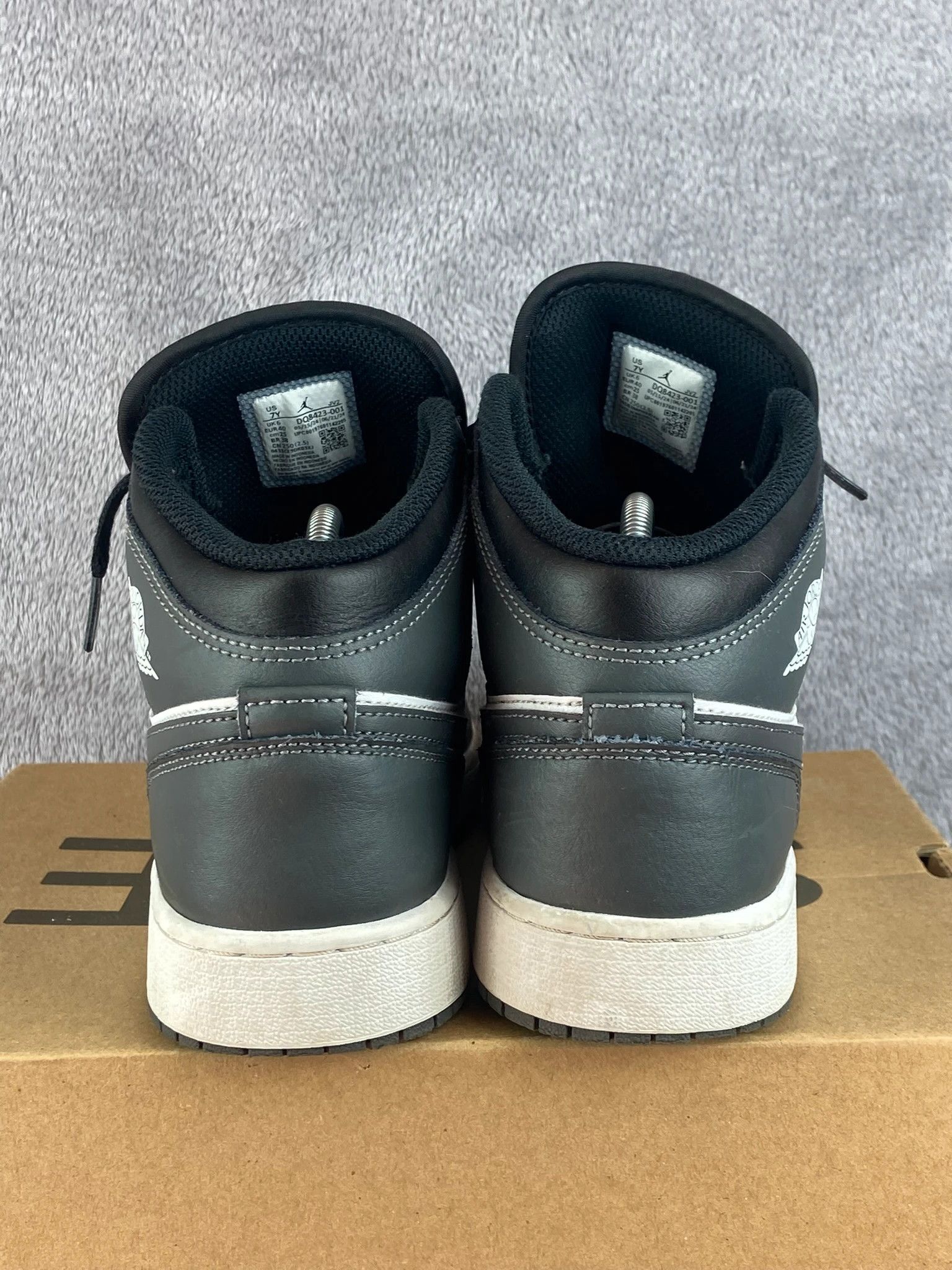 Jordan Brand Jordan sneakers white grey retro vintage streetwear classic Size US 7 / EU 40 - 4 Thumbnail