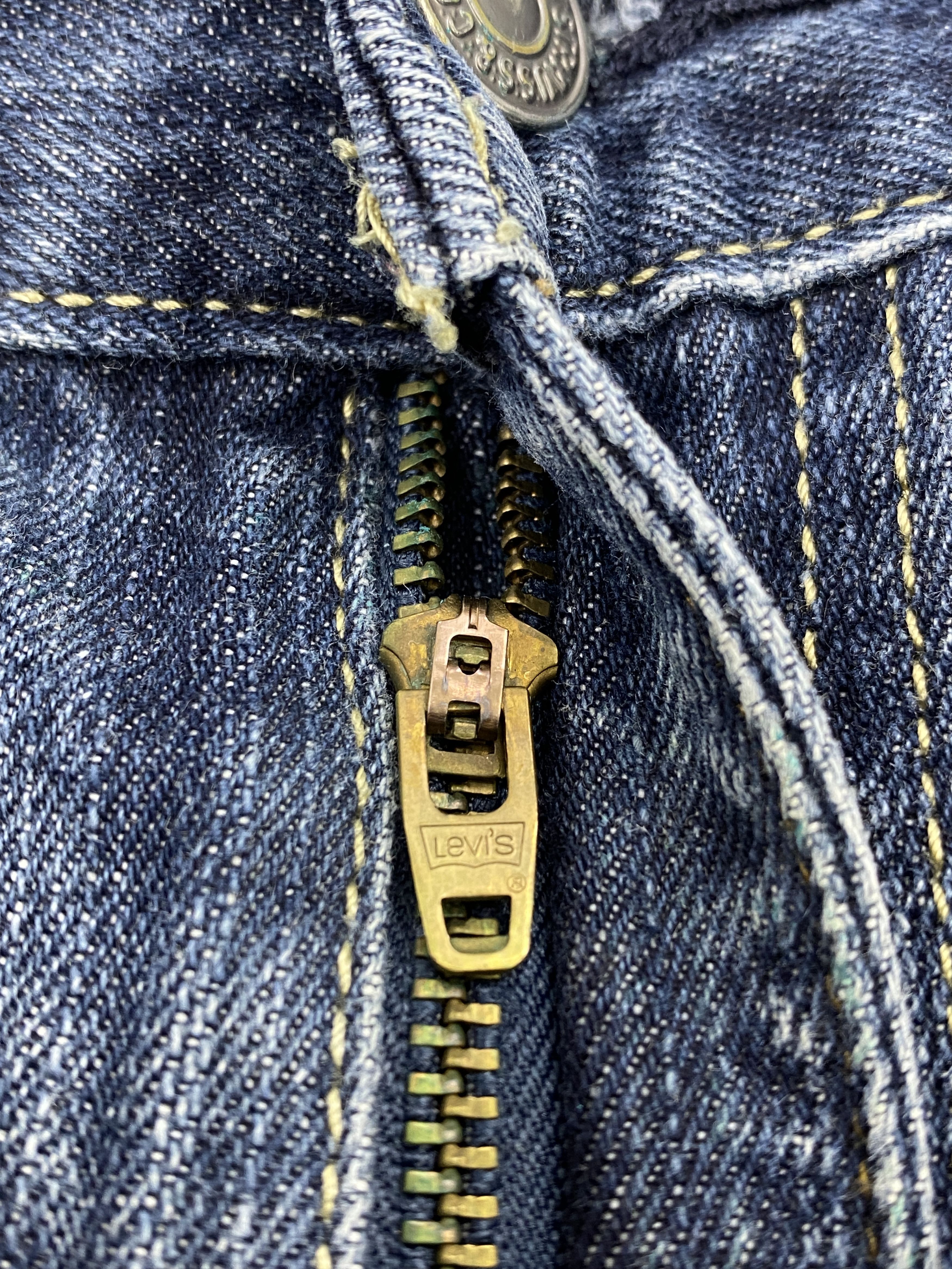 Levi's × Vintage Distressed Vintage Levi's 505 Blue Denim Jeans Size US 40 / EU 56 - 10 Thumbnail