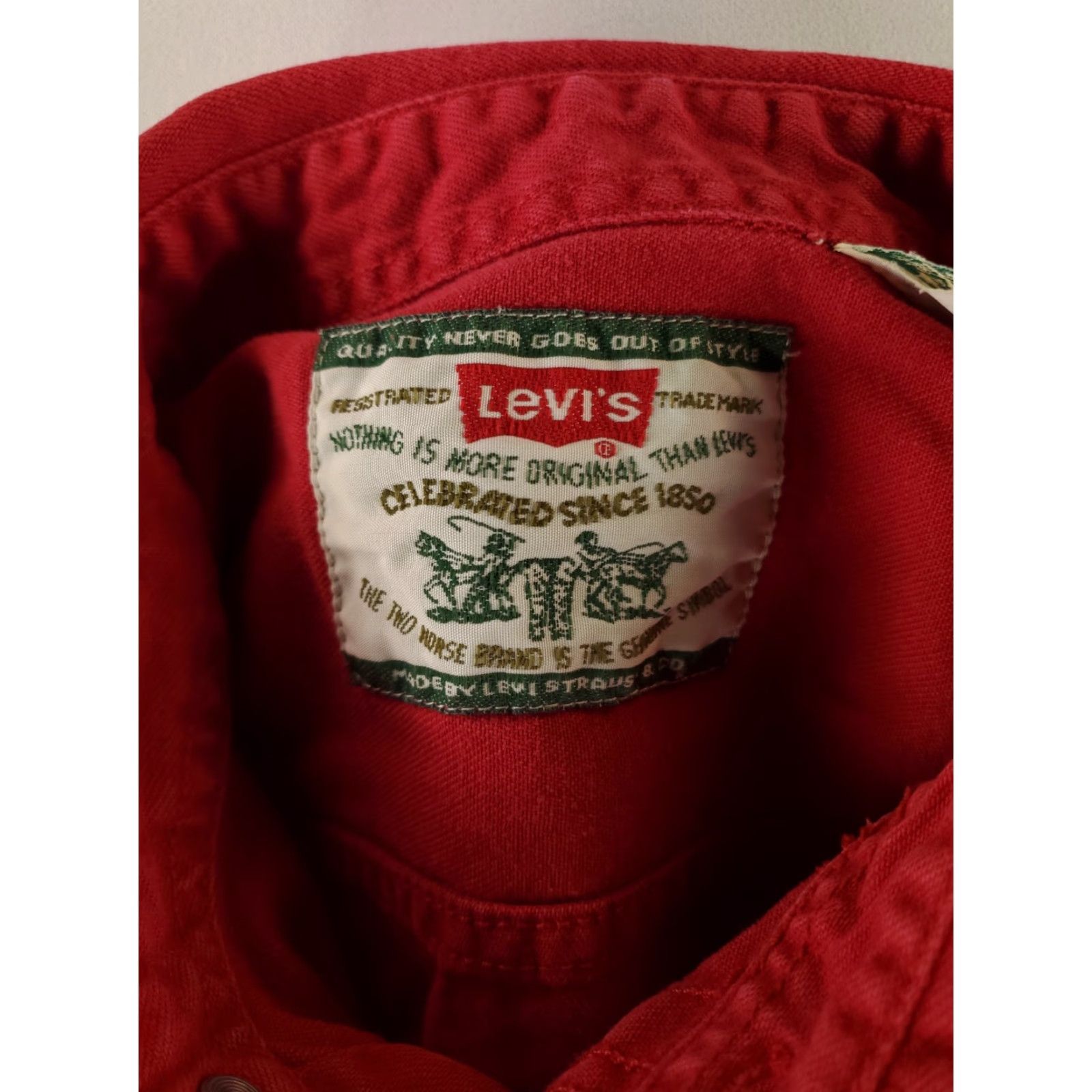 Levi's Vintage Levi's 90s Red Denim Button-Up Shirt XL User: Vintage Levi's 90s Red Denim Button-Up Shirt XL Size US XL / EU 56 / 4 - 4 Thumbnail