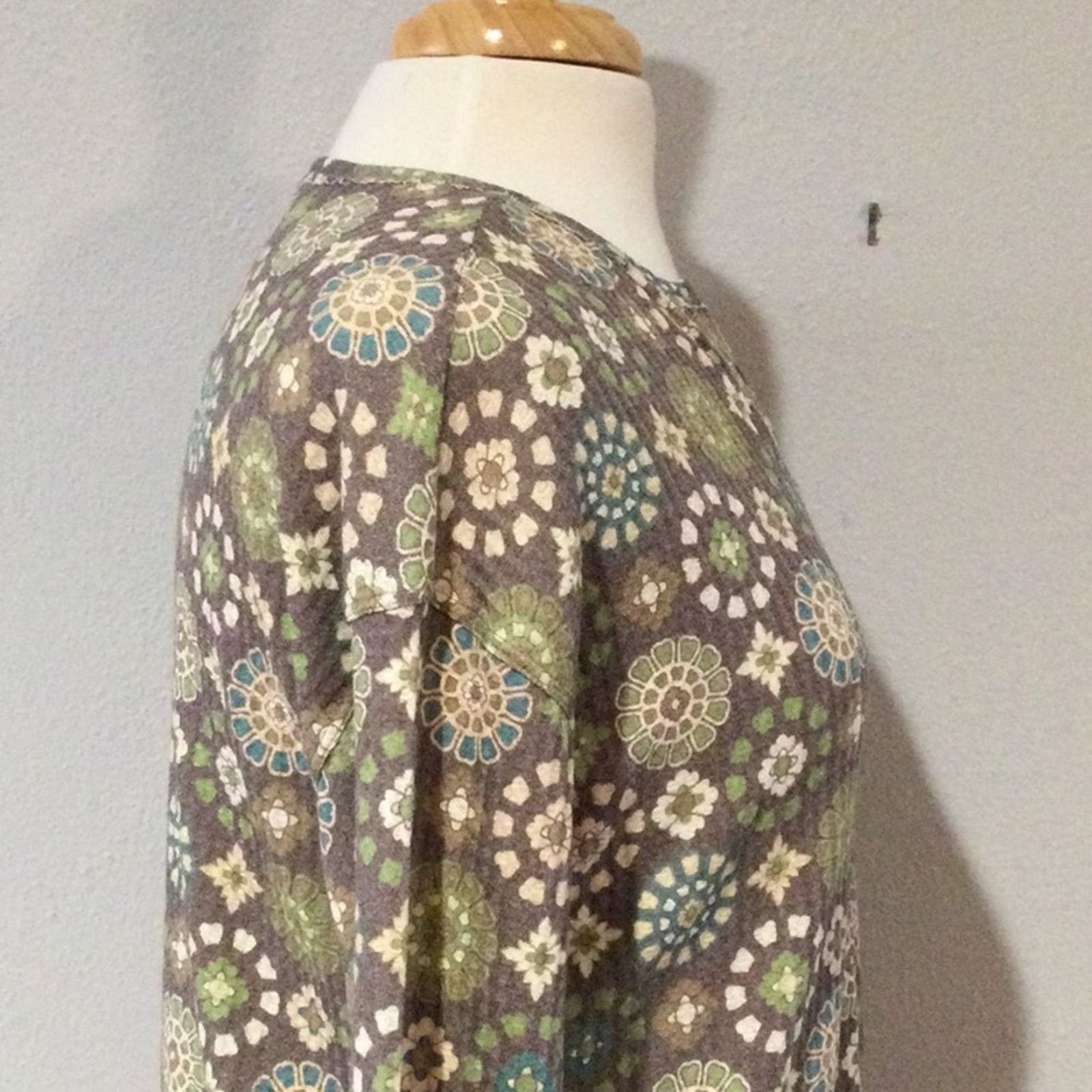 Other Cato Est 1946 Floral L/S Grommet Trim V-neck Knit Top Size M Size M / US 6-8 / IT 42-44 - 7 Thumbnail