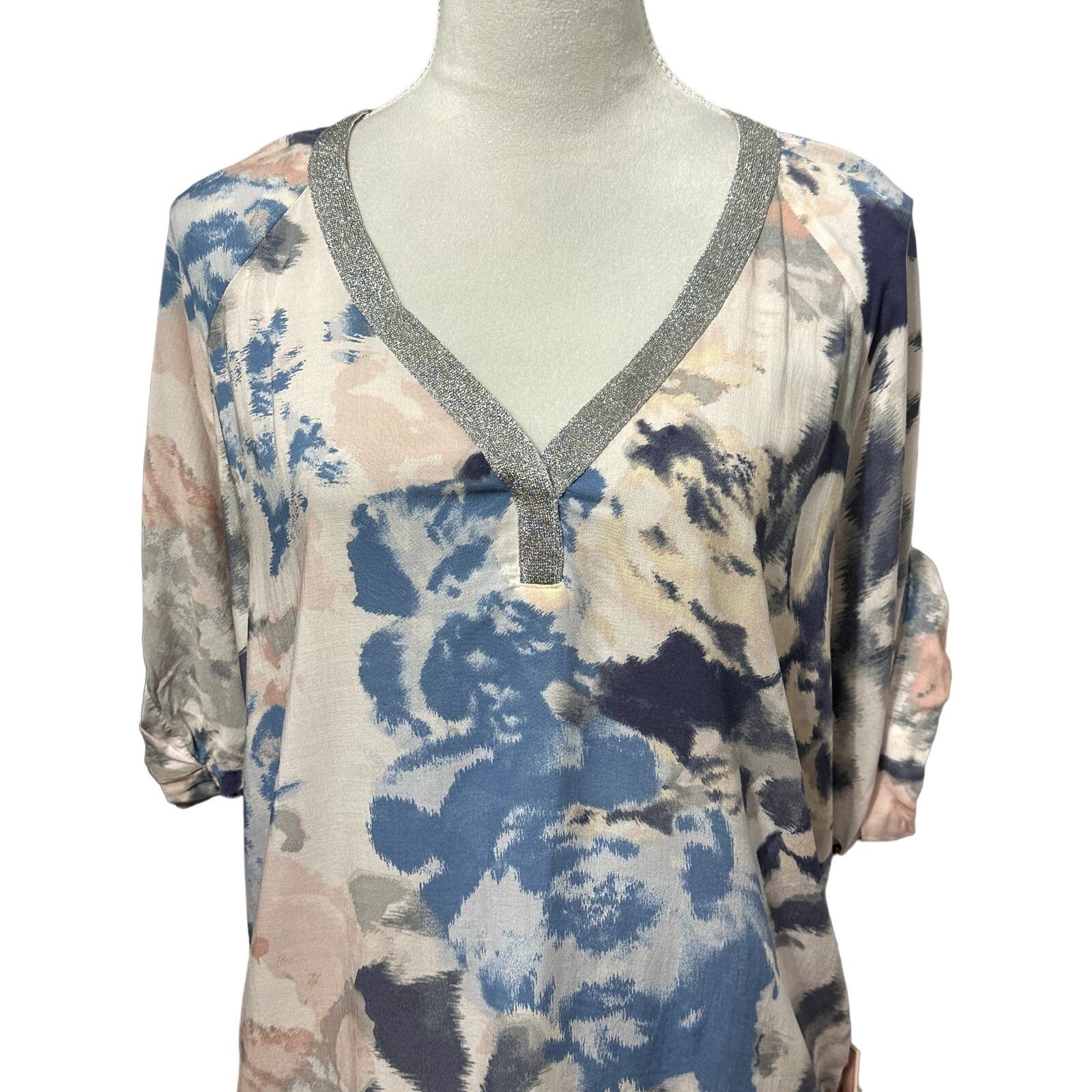 Juicy Couture Juicy Couture Floral Blouse V-Neckline 3/4 Sleeve Pink M NWT Size M / US 6-8 / IT 42-44 - 2 Thumbnail