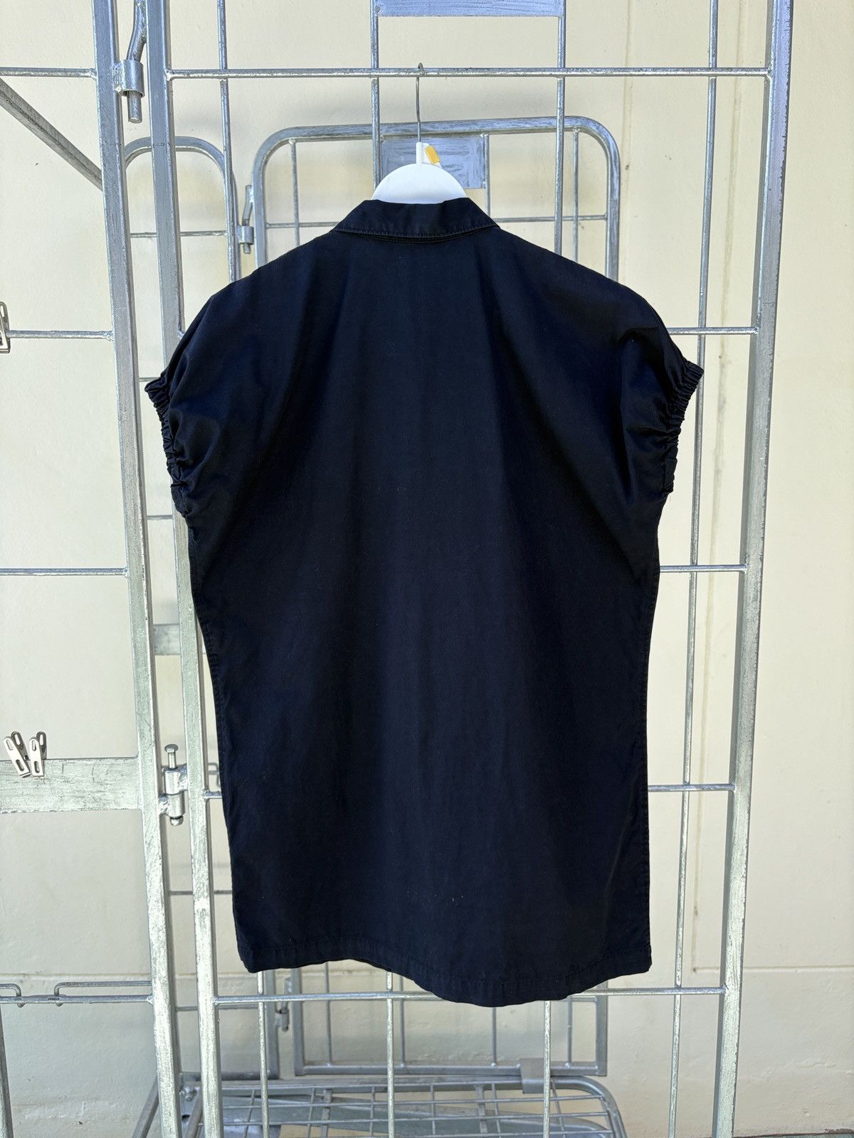 Comme des Garcons Comme des Garcons • sleeveless black shirt Size US M / EU 48-50 / 2 - 10 Thumbnail